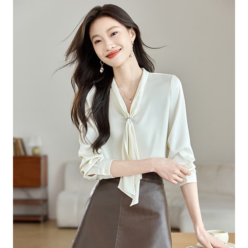 실사 2026 가을 새로운 리본 칼라 몸매 가꾸기 슬림해 보이는 패션 연령 감소 풀오버 긴팔 쉬폰 셔츠 이미지 2