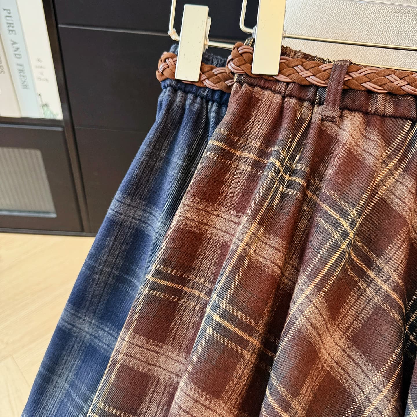 실사 불규칙 체크무늬 반신 스커트 여성 가을 새로운 레트로 체크무늬 허리밴드 슬림해 보이는 중간 길이 A라인 스커트 이미지 5