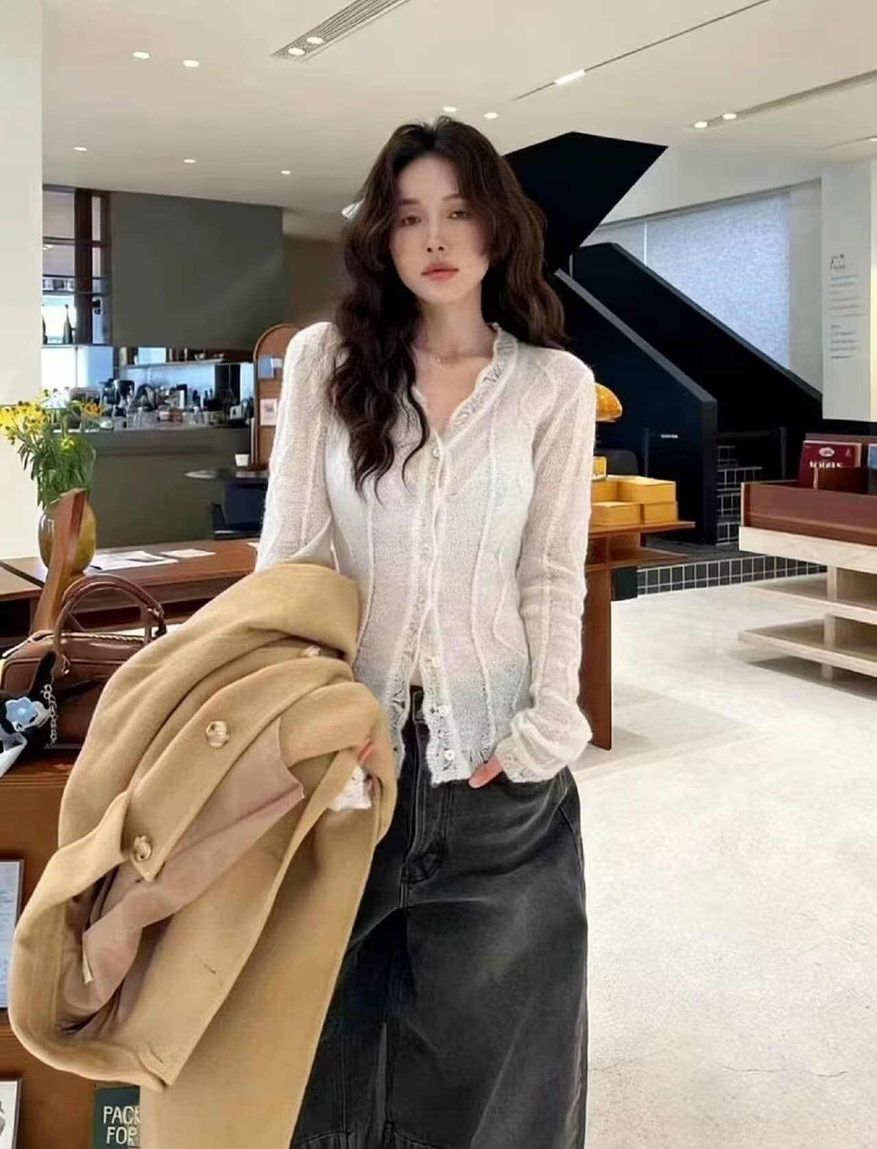 프랑스식 부적 레이스 측면 홀로우 아웃 니트 스웨터 여성 2026 새로운 착용 가져 가라. 몸매 가꾸기 V넥 인사이드 잡아라. 의류 이미지 3