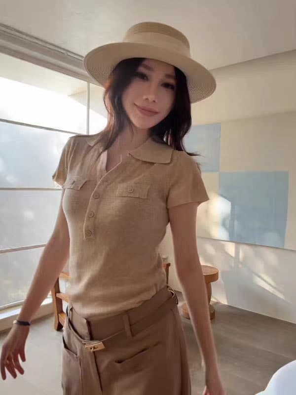 오래된 돈 바람 레트로 V넥 반팔 니트 스웨터 여성 봄 여름 2026 새로운 품격 슬림해 보이는 다용도 얇은 스타일 맨위 이미지 2