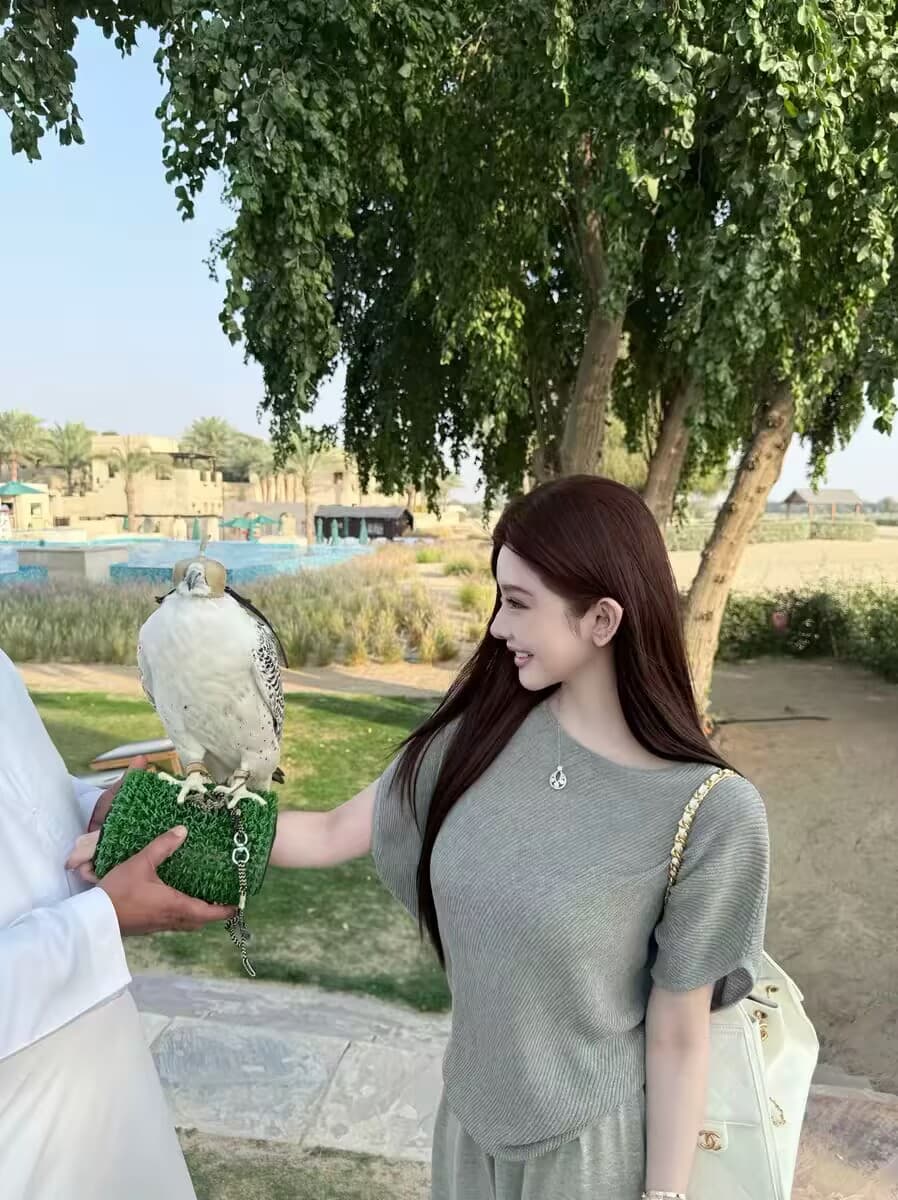 한 비 지아 오래된 돈 느슨함 라이 경기 서울 주간 실크 아마 회색 니트 세트 여성 티셔츠 루즈핏 와이드 레그 팬츠 어린이 상세 이미지 2