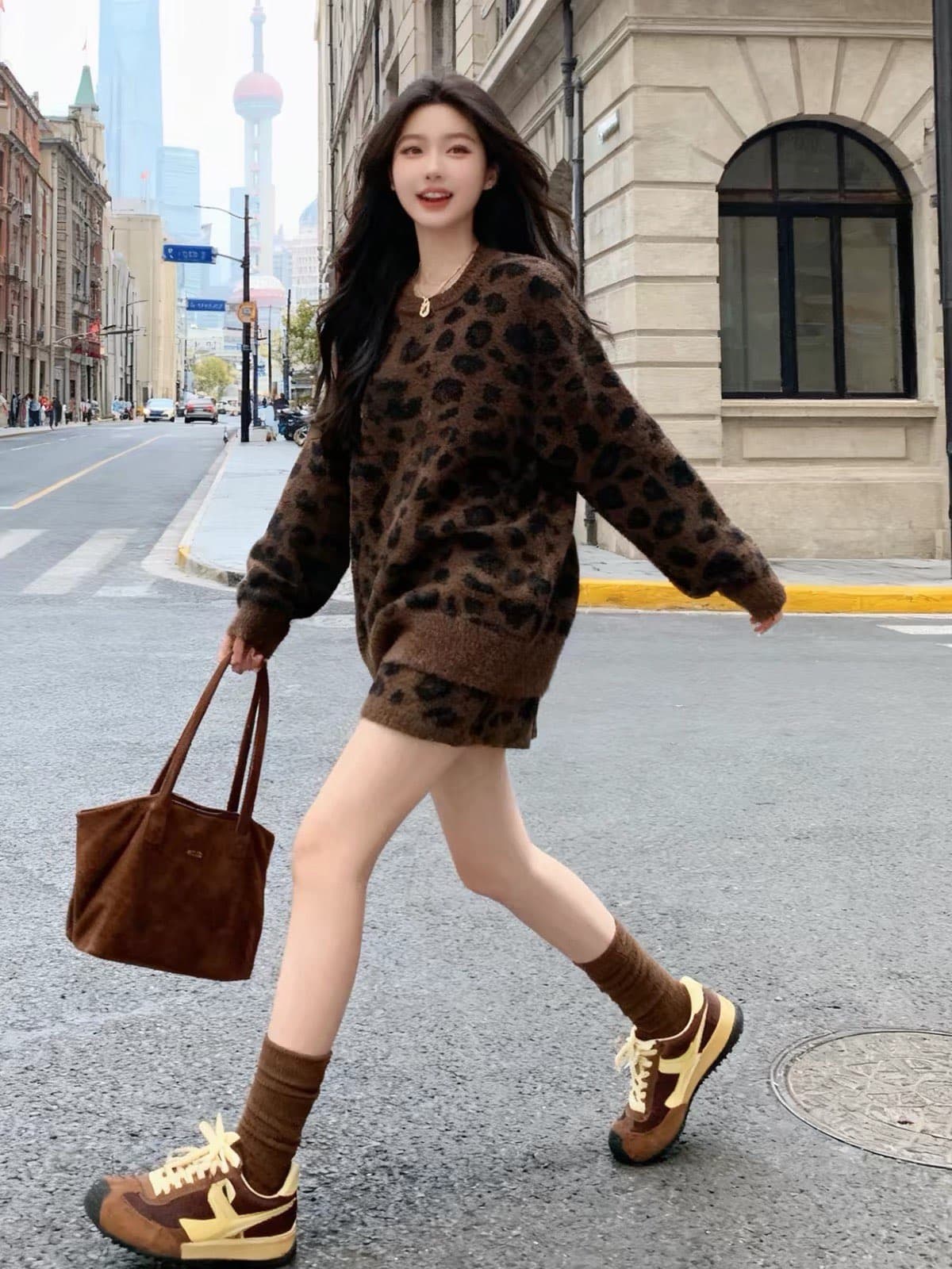 패션 레트로 레오파드 무늬 바람 라운드 넥 니트 스웨터 세트 여성 가을 겨울 루즈핏 인사이드 가져 가라. 외출용 스웨터 투피스 세트 반바지 이미지 3