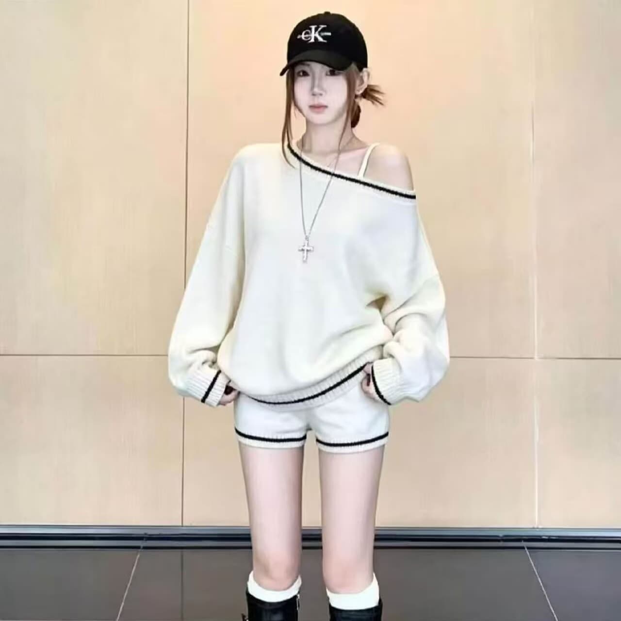 레트로 부드러운 바람 자이언트 잘 생긴 ~ 중 비스듬한 어깨 의류 반바지 투피스 슈트 품격 전체 집합 착용 가져 가라. 2026 가을