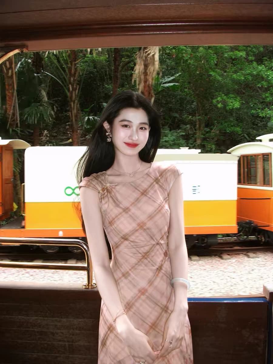 5.31new 조기 10시 하프 신제품 켜기 새로운 77 접기 프랑스식 분말 커피 체크무늬 불규칙 드레스 이미지 3