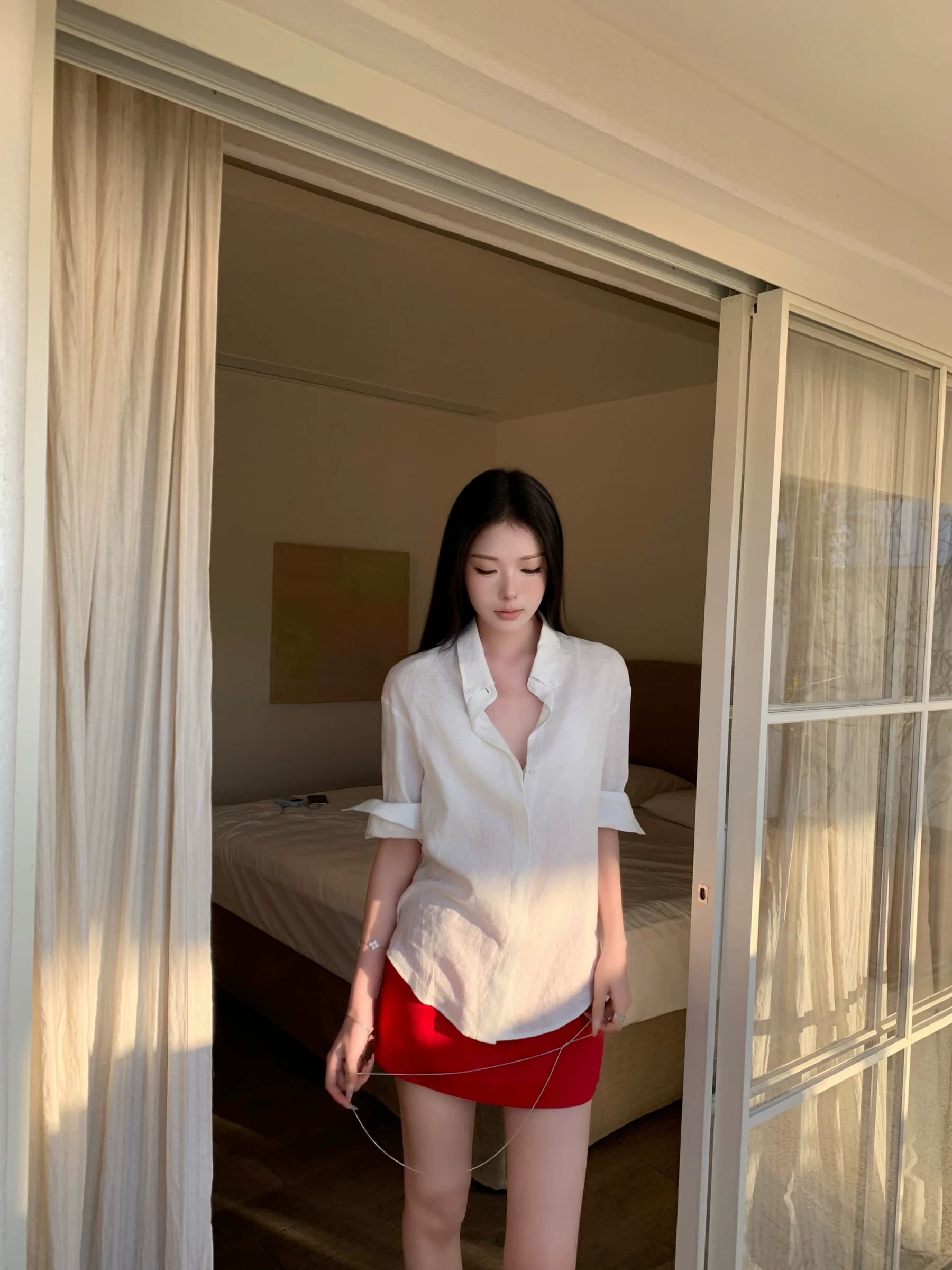 자연 산소 오른쪽 느슨함 지배 아마 수공 뒤집다 Pleat 볼륨 측면 소매 루즈핏 셔츠 이미지 4