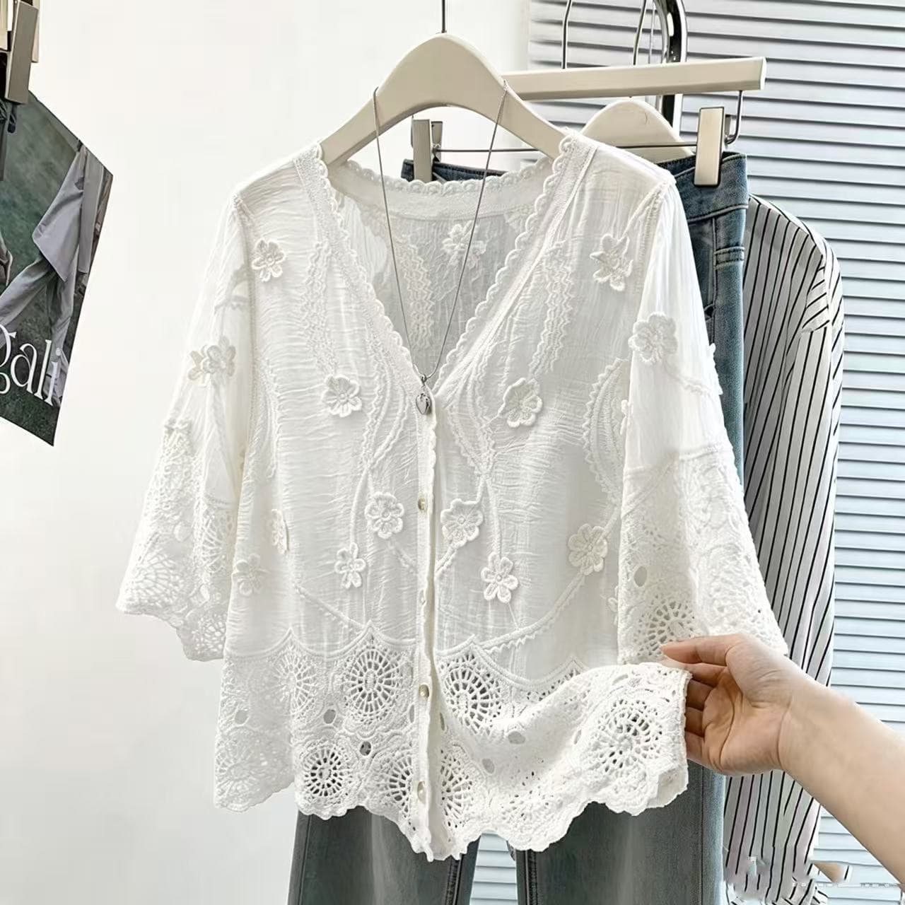 실사 레트로 디자인 센스 홀로우 아웃 자수 레이스 여성 셔츠 여름 새로운 V넥 루즈핏 연령 감소 오픈 가디건 맨위 상세 이미지 6