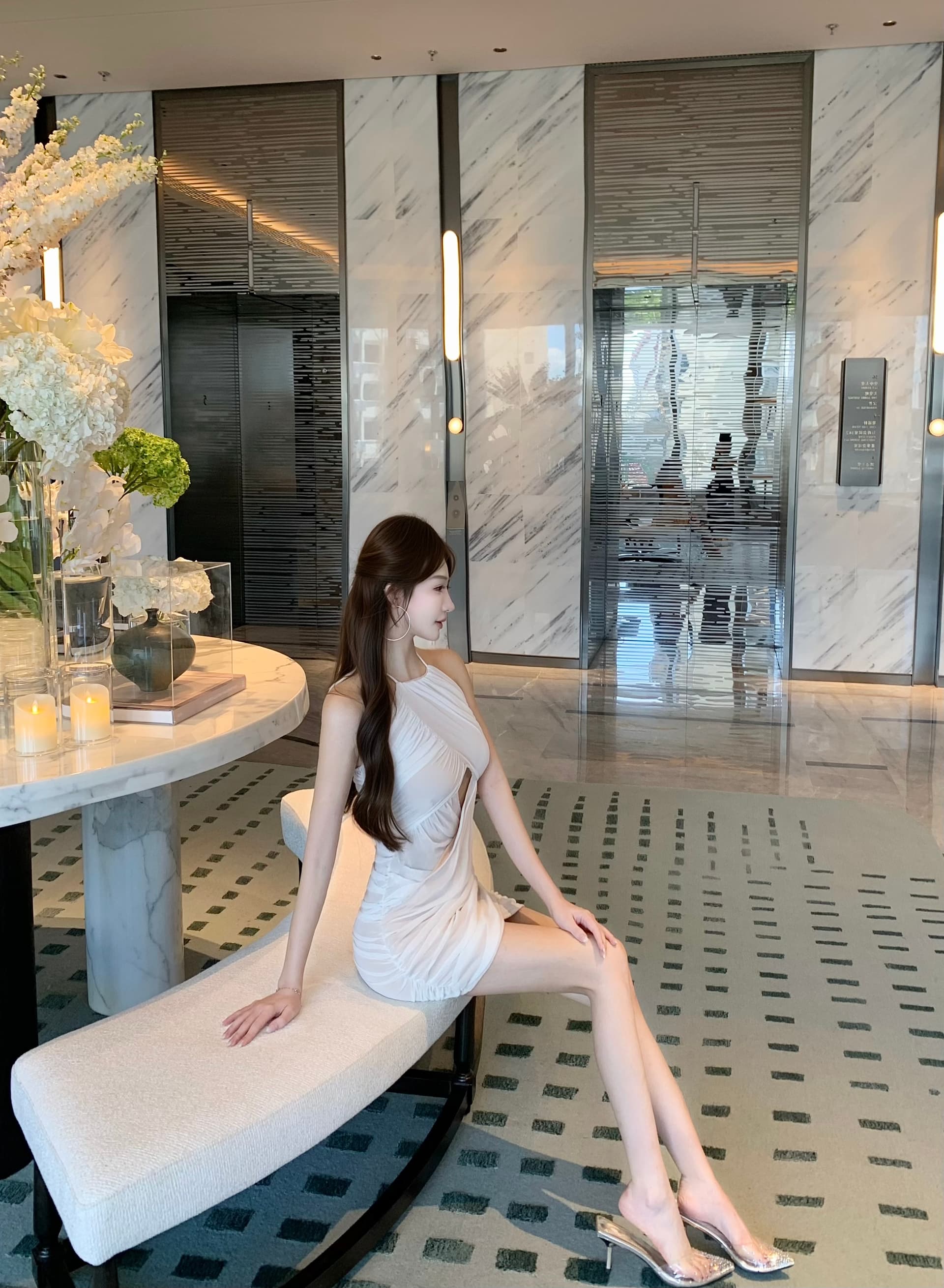 정가 실사 행침 목 오프숄더 망사 주름 홀로우 아웃 하이웨이스트 슬림해 보이는 불규칙 드레스 상세 이미지 4