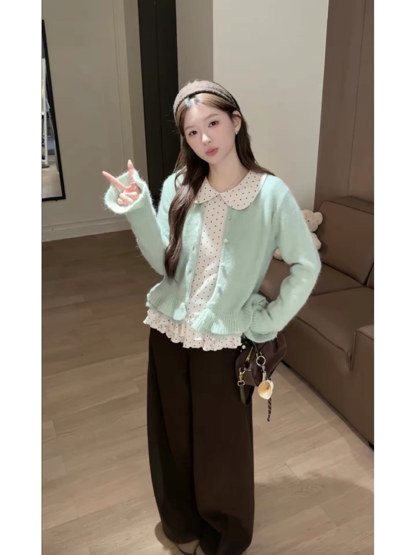 밝은 녹색 달콤함 연령 감소 한 부서 느긋한 센스 털 니트 스웨터 재킷 청바지 2026 새로운 다용도 세트 여성 이미지 2