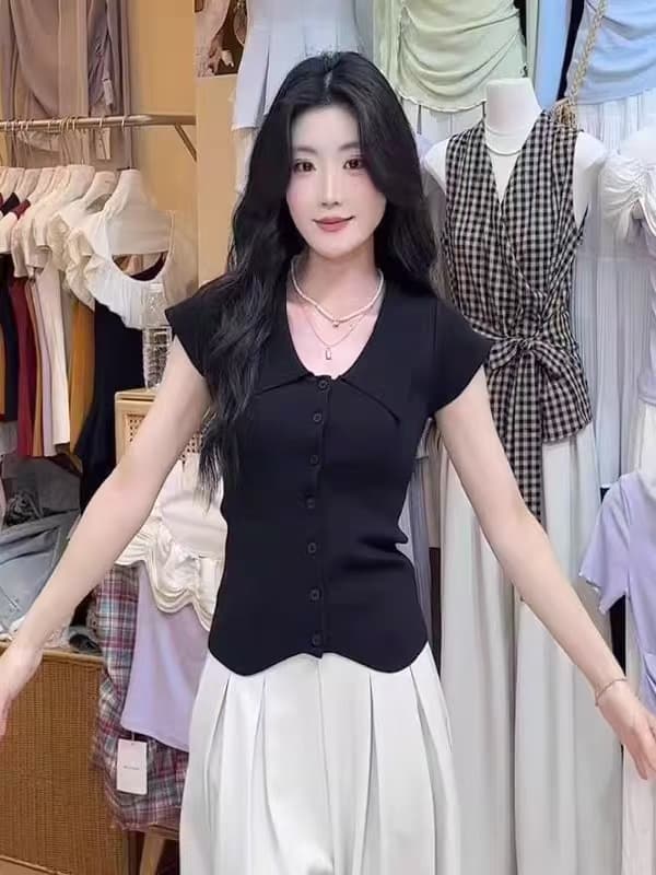 폴로 칼라 싱글 줄 버튼 몸매 가꾸기 단색 반팔 니트 스웨터 2026 여름 새로운 레트로 도파민 품격 맨위 여성 상세 이미지 3