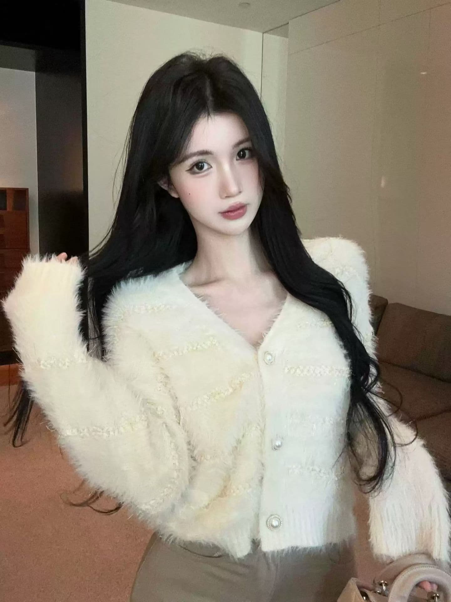 가을 겨울 한국 스타일 착용 가져 가라. 새로운 부드러운 찹쌀 바람 V넥 스웨터 여자 고급 센스 수달 털 니트 재킷 맨위