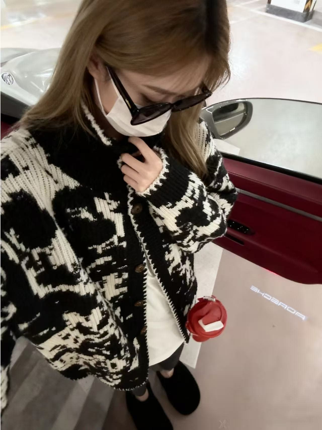 한 부서 미니멀리즘 2026 가을 겨울 새로운 레트로 무거운 작업 자카드 스탠드 칼라 터틀넥 스웨터 두꺼운 니트 재킷 상세 이미지 5