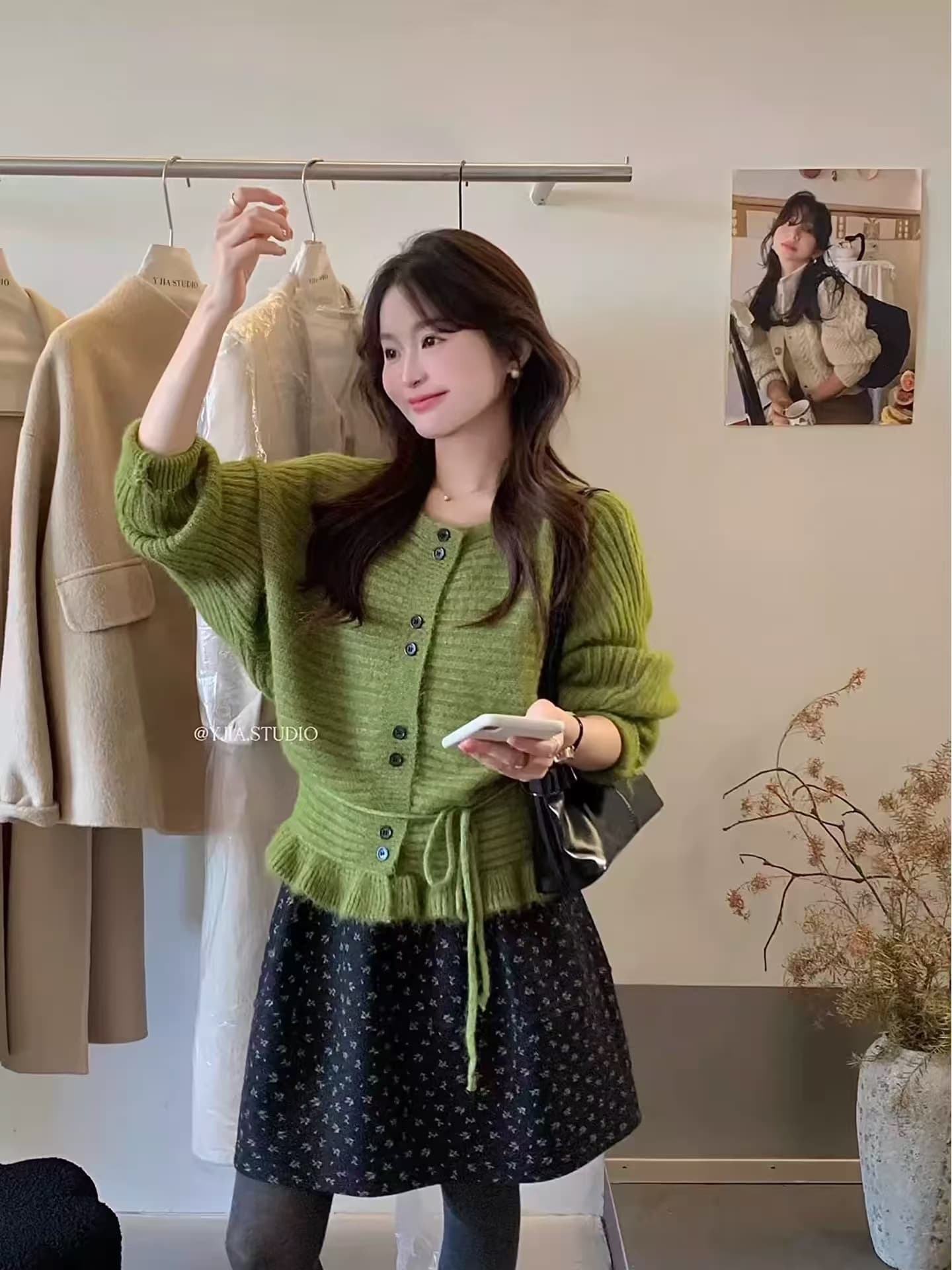 부드러운 바람 라운드 넥 허리 수축 프릴 밑단 니트 스웨터 여성 짧은 작은 키 달콤함 디자인 센스 풀오버 상세 이미지 3