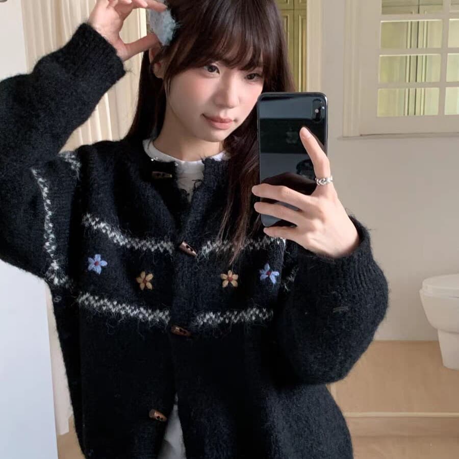한 부서 살구 색상 부드러운 찹쌀 라운드 넥 소뿔 버클 스웨터 오픈 가디건 여성 가을 겨울 부드러운 루즈핏 느긋한 자수 니트 재킷 이미지 2