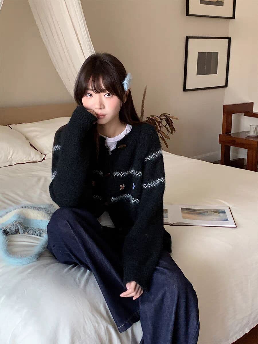 한 부서 살구 색상 부드러운 찹쌀 라운드 넥 소뿔 버클 스웨터 오픈 가디건 여성 가을 겨울 부드러운 루즈핏 느긋한 자수 니트 재킷 상세 이미지 1