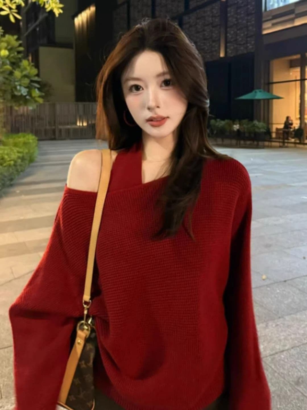 2026 슈퍼 화재 ootd 착용 가져 가라. 전체 집합 신년 착용 가져 가라. 빨간색 오프숄더 스웨터 행침 목 조끼 투피스 슈트 상세 이미지 2