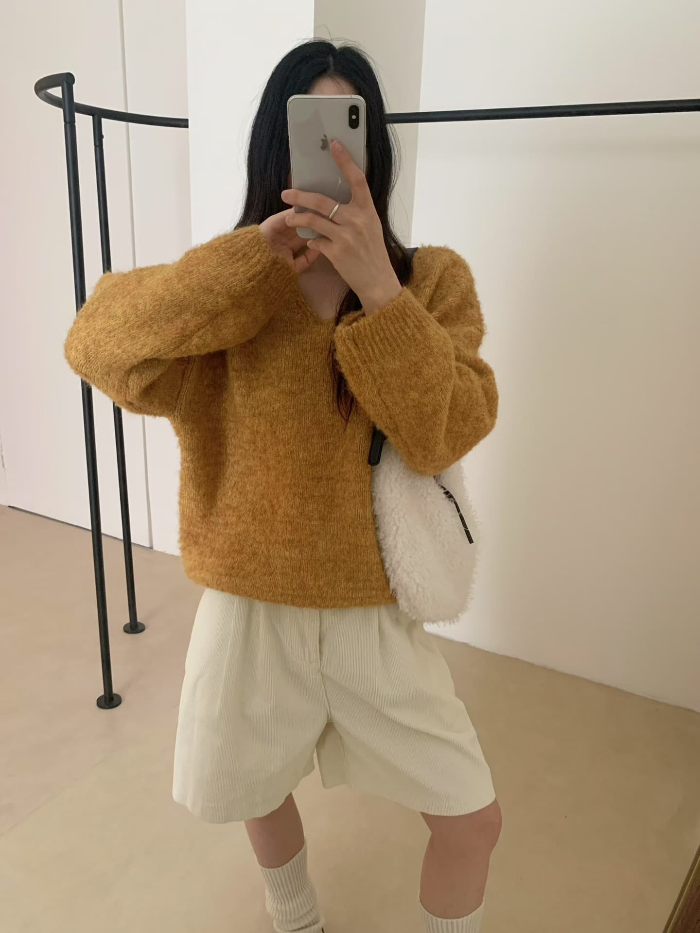 한 부서 새로운 패션 느긋한 바람 V넥 풀오버 스웨터 여자 루즈핏 다용도 니트 스웨터 고급 센스 단색 맨위 이미지 2