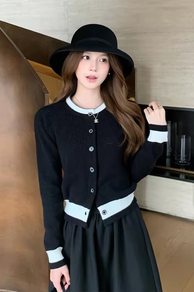 한 부서 가을 겨울 디자인 센스 홀로우 아웃 니트 오픈 가디건 흑인과 백인 패치워크 색상 품격 쇼트 스타일 스웨터 코트 이미지 2