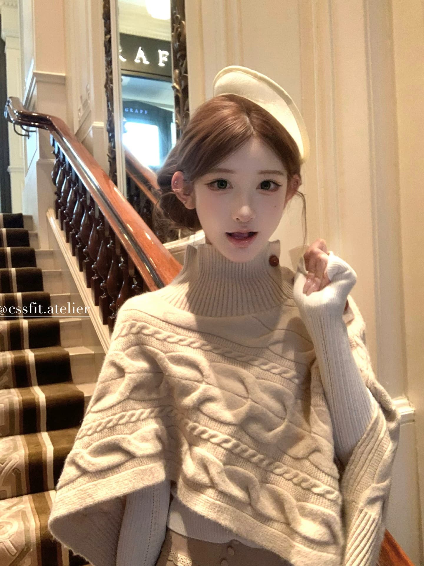늦게 우산 우산 캐러멜 리큐어 vivien w 토성 터틀넥 꽈배기 니트 불규칙 망토 상세 이미지 2