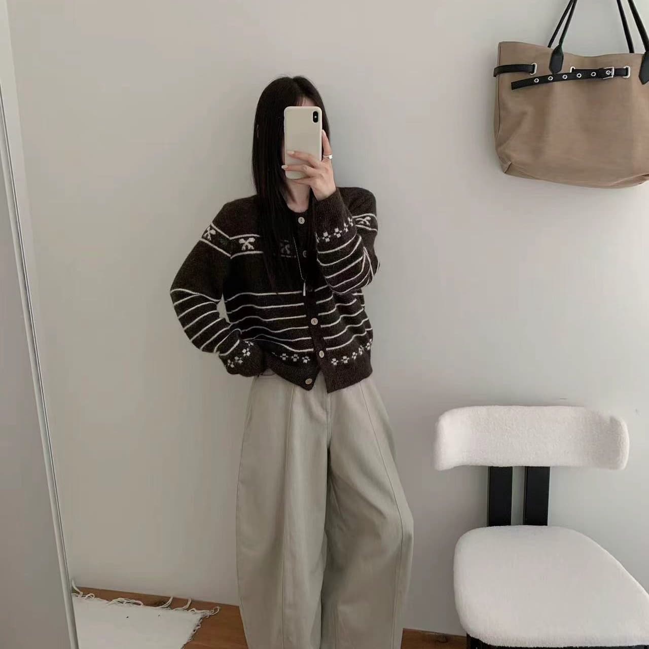 한 부서 레트로 스트라이프 나비 매듭 자카드 오픈 가디건 여성 라운드 넥 나무 버클 부드러운 찹쌀 스트라이프 루즈핏 부드러운 니트 재킷 상세 이미지 3