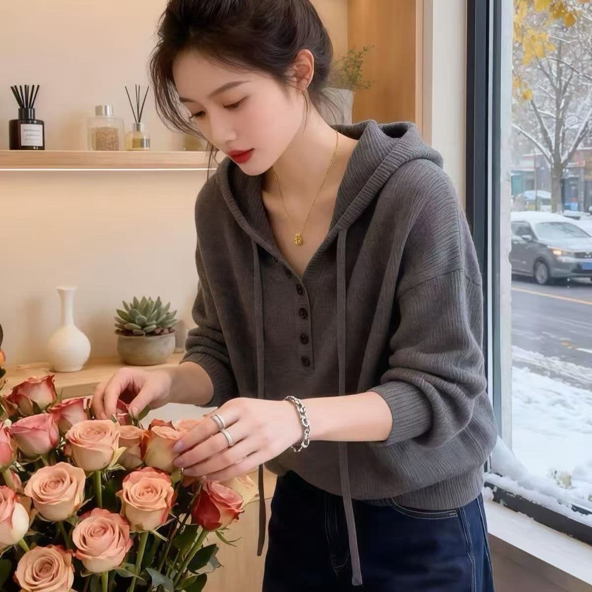 2026 가을 겨울철 느긋한 바람 한 부서 작은 대중 후드 디자인 센스 슬림해 보이는 다용도 긴팔 니트 스웨터 이미지 3