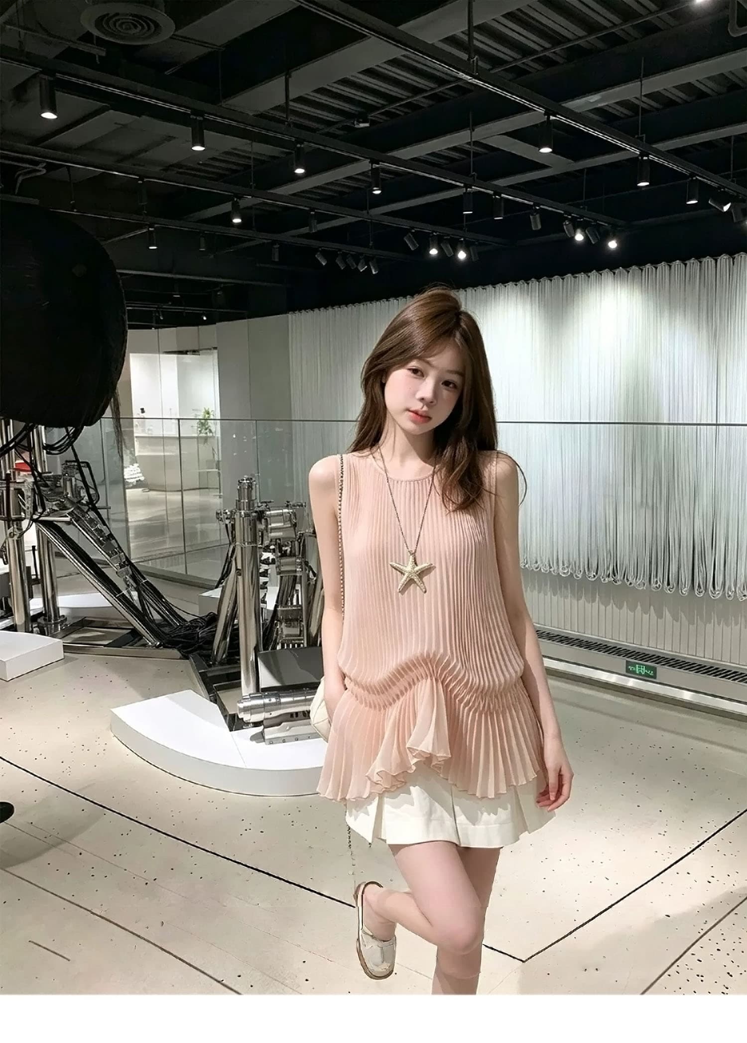 Pleat 그림자 암퇘지 빛 무거운 작업 플리츠 구슬 빛 센스 라운드 넥 민소매 인형 셔츠 맨위 여성 여름 상세 이미지 5