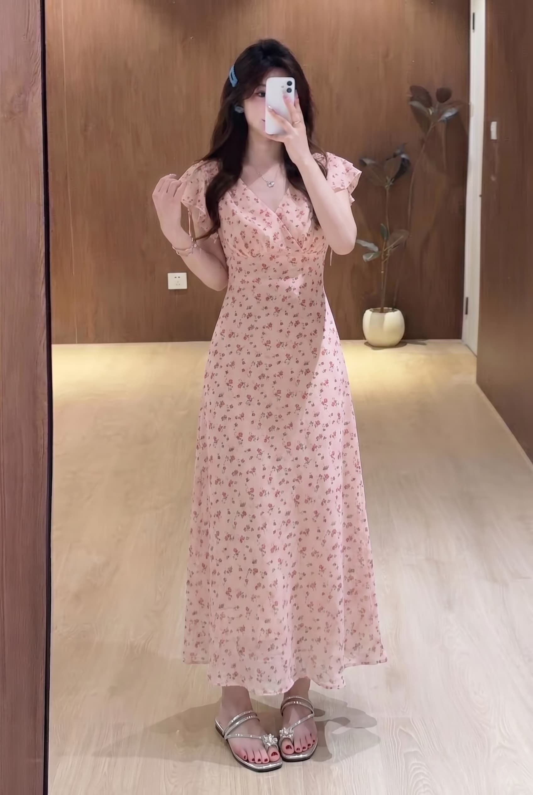 실사 빅 사이즈 여름 핑크색 V넥 프릴 스트랩 꽃무늬 쉬폰 품격 슬림해 보이는 몸매 가꾸기 여성 드레스 이미지 3