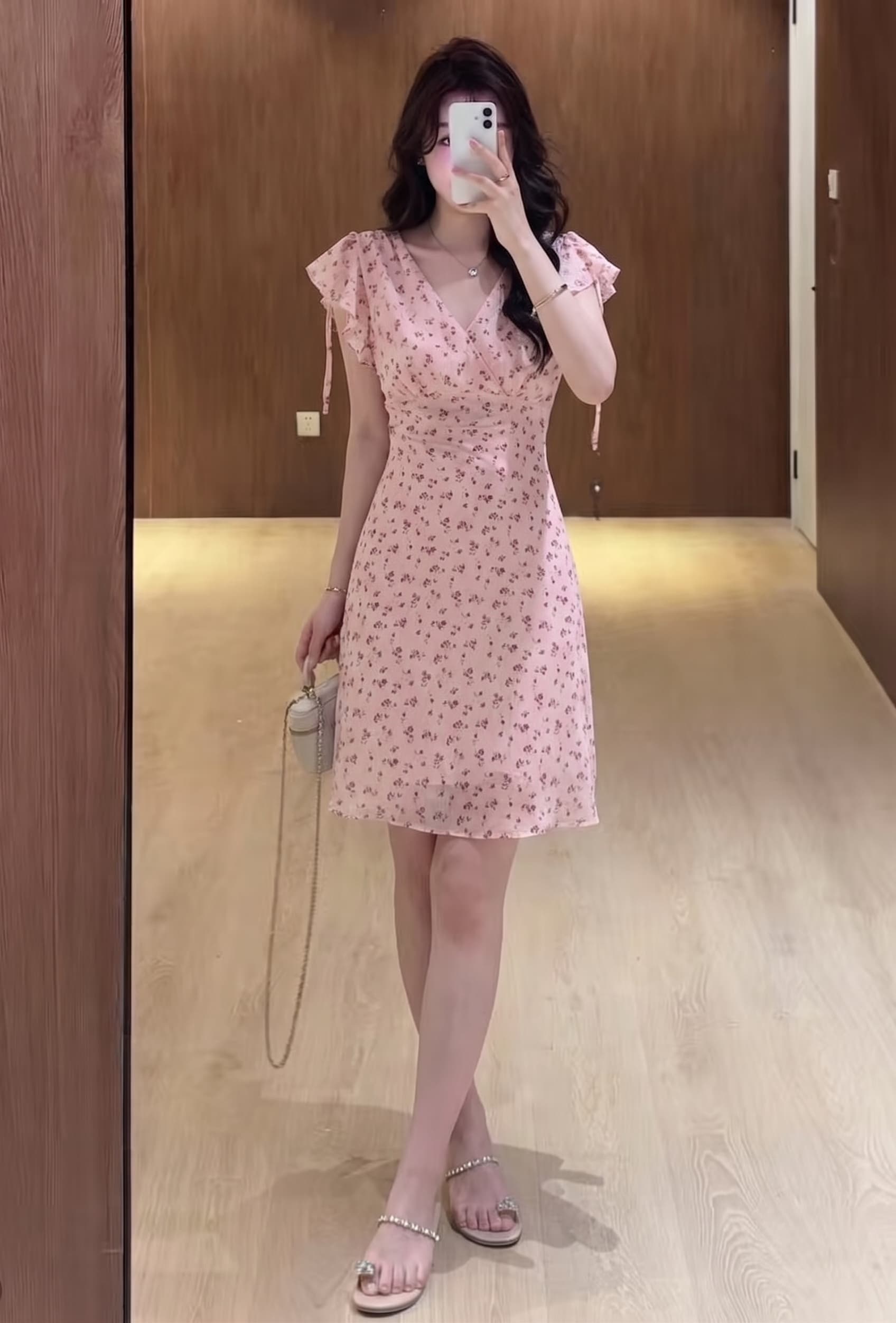 실사 빅 사이즈 여름 핑크색 V넥 프릴 스트랩 꽃무늬 쉬폰 품격 슬림해 보이는 몸매 가꾸기 여성 드레스 이미지 5