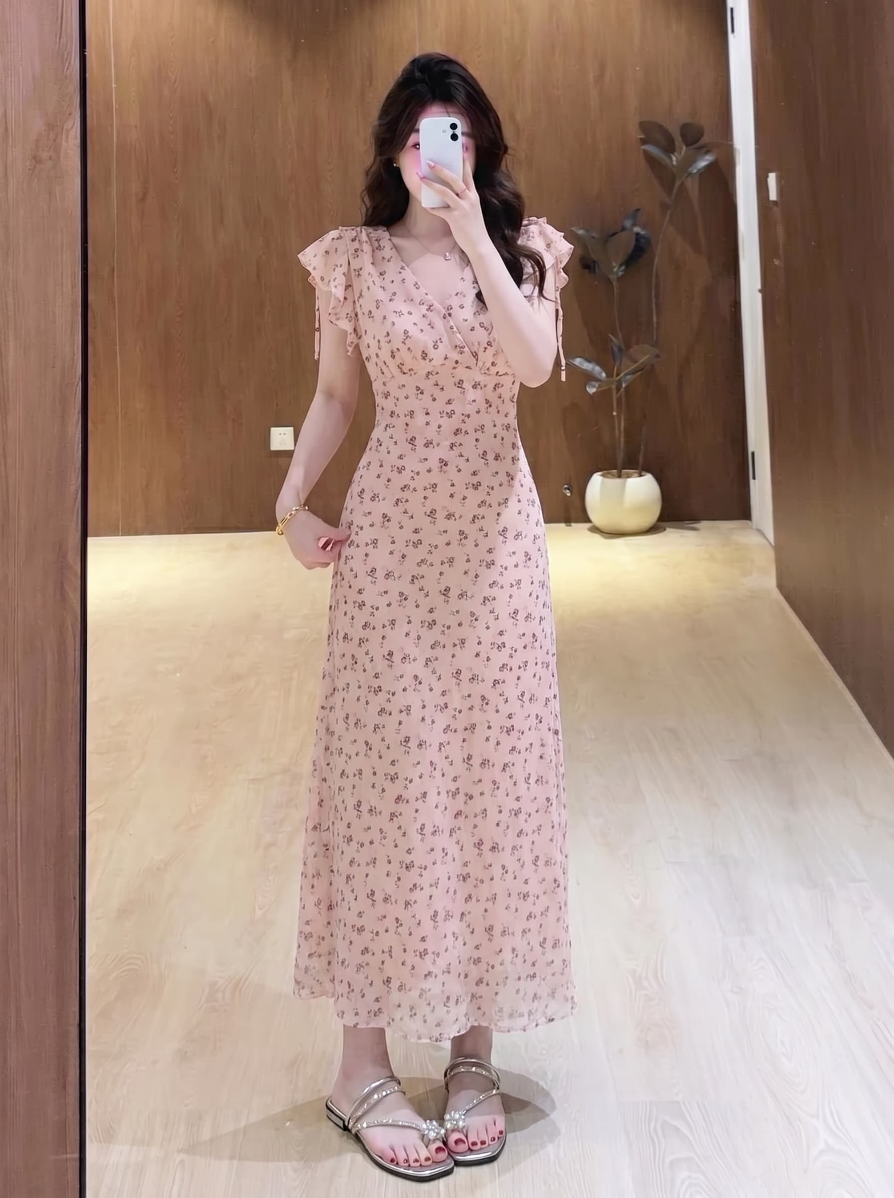 실사 빅 사이즈 여름 핑크색 V넥 프릴 스트랩 꽃무늬 쉬폰 품격 슬림해 보이는 몸매 가꾸기 여성 드레스 상세 이미지 3