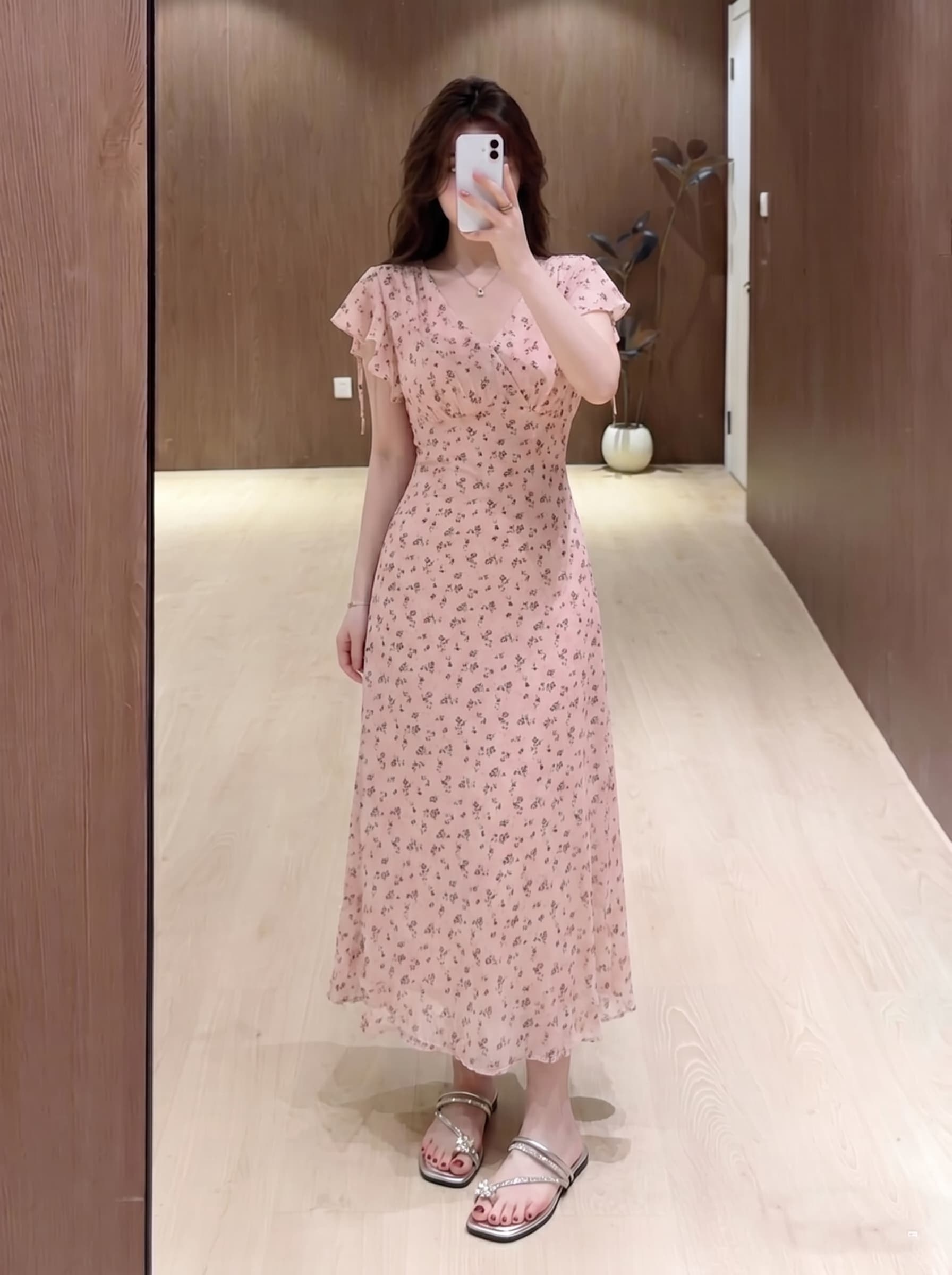 실사 빅 사이즈 여름 핑크색 V넥 프릴 스트랩 꽃무늬 쉬폰 품격 슬림해 보이는 몸매 가꾸기 여성 드레스 상세 이미지 7