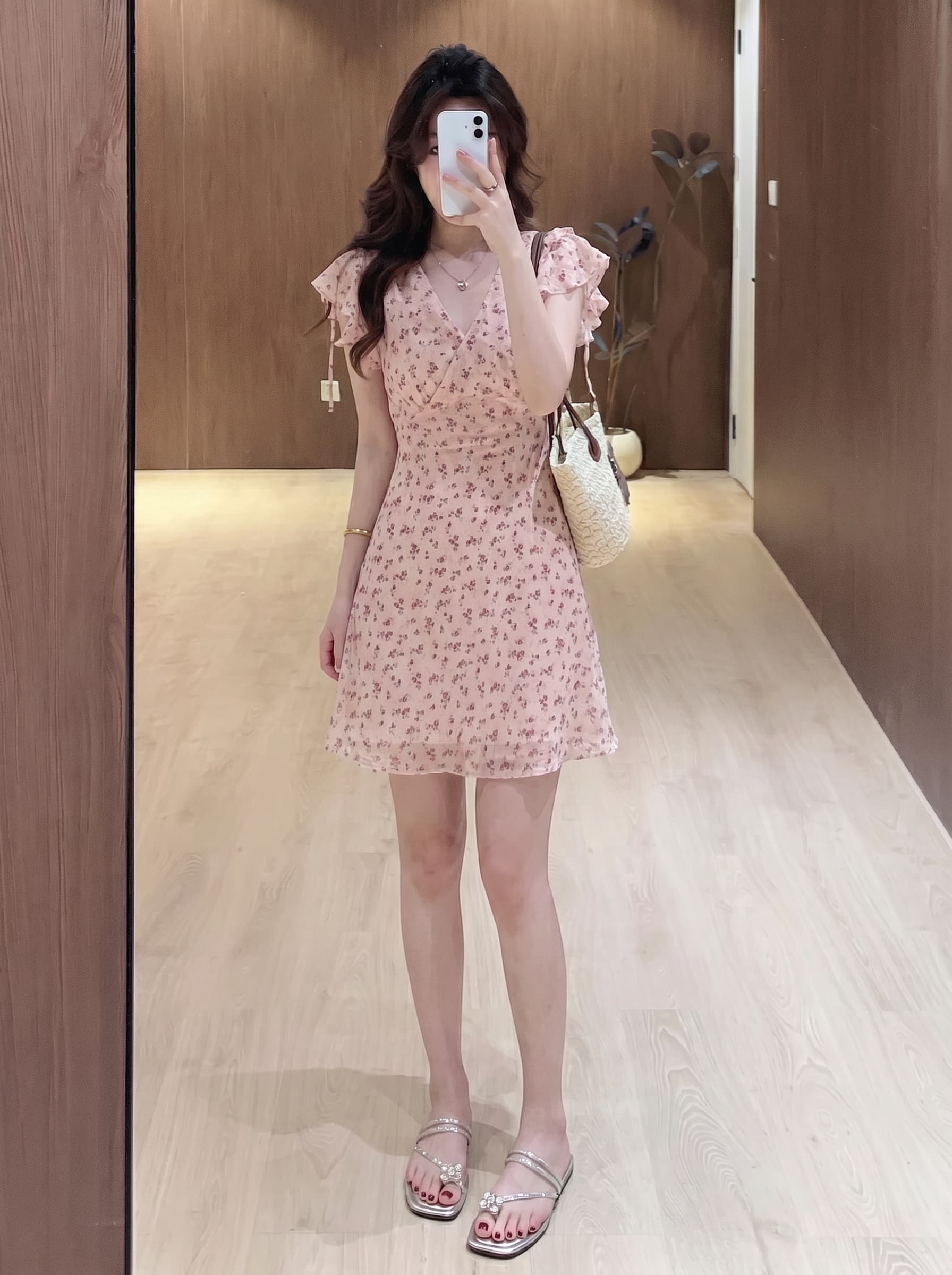 실사 빅 사이즈 여름 핑크색 V넥 프릴 스트랩 꽃무늬 쉬폰 품격 슬림해 보이는 몸매 가꾸기 여성 드레스 상세 이미지 10