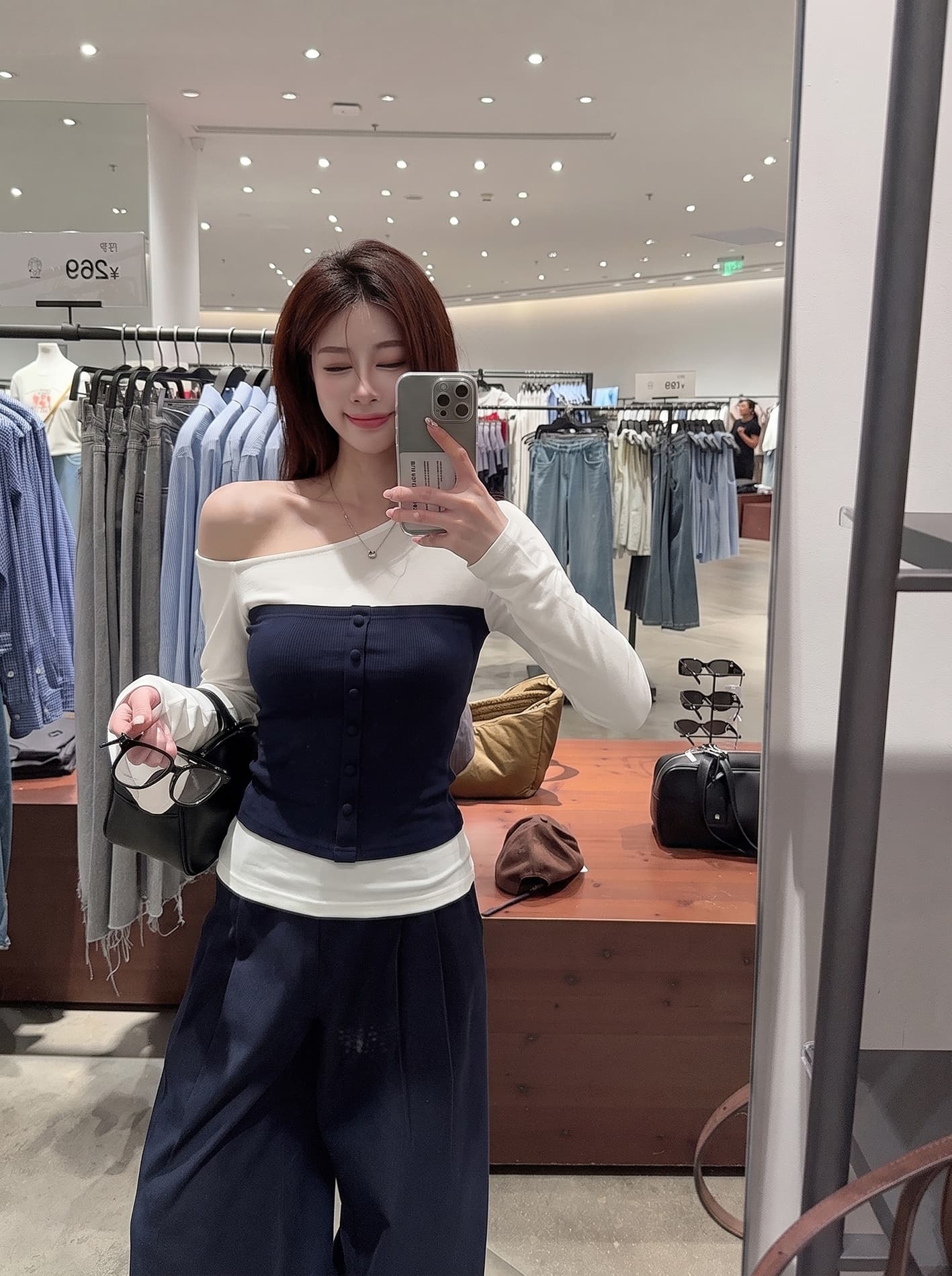 실사 빅 사이즈 배색 패치워크 비스듬한 어깨 긴팔 티셔츠 가을 한 부서 오프숄더 몸매 가꾸기 슬림해 보이는 캐주얼 다용도 맨위 이미지 3