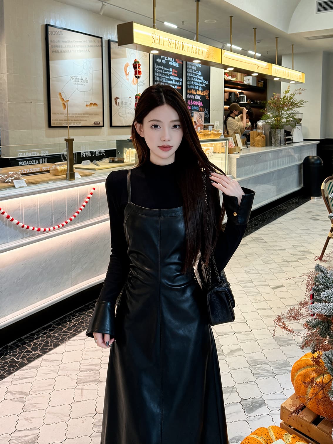 실사 빅 사이즈 여성 의류 고급 센스 로얄 자매 품격 검정색 PU 가죽 허리 수축 나팔 소매 지방 mm 드레스 이미지 3