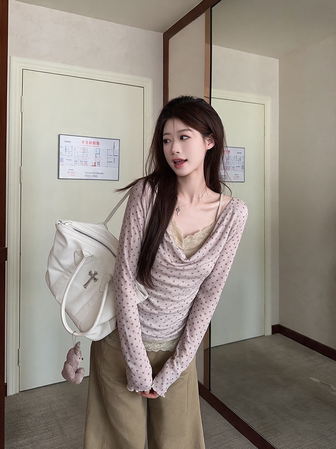 실사 한 부서 핫걸 레이스 조각 도트 무늬 흔들다 칼라 맨위 여성 가을 새로운 긴팔 티셔츠 디자인 센스 작은 대중 상세 이미지 2
