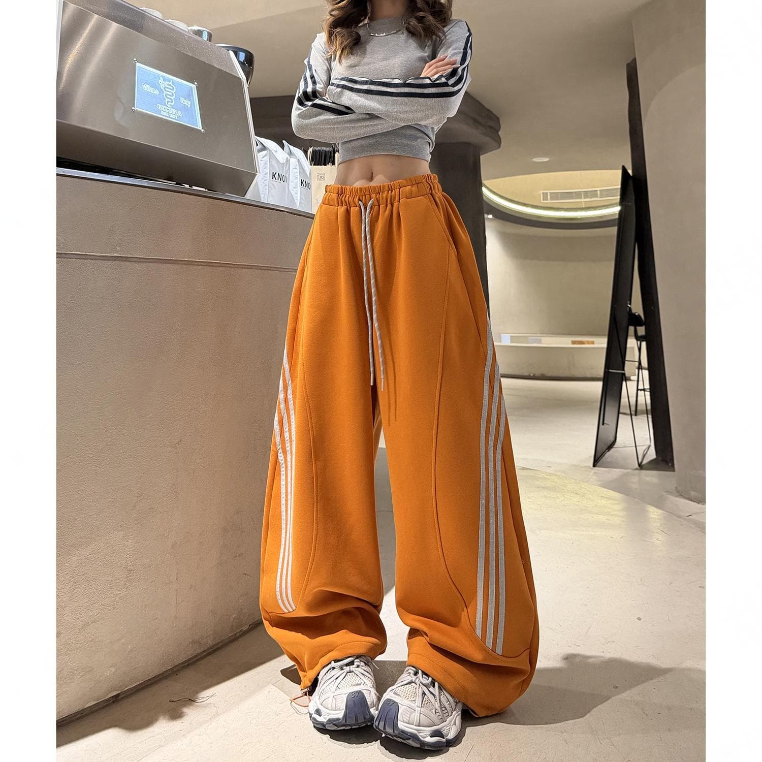 2026 가을 새로운 도파민 색상 시스템 측면 스트라이프 스트레이트 넓은 다리 모통이 칼 바지 루즈핏 슬림해 보이는 캐주얼 바지 여성 상세 이미지 1