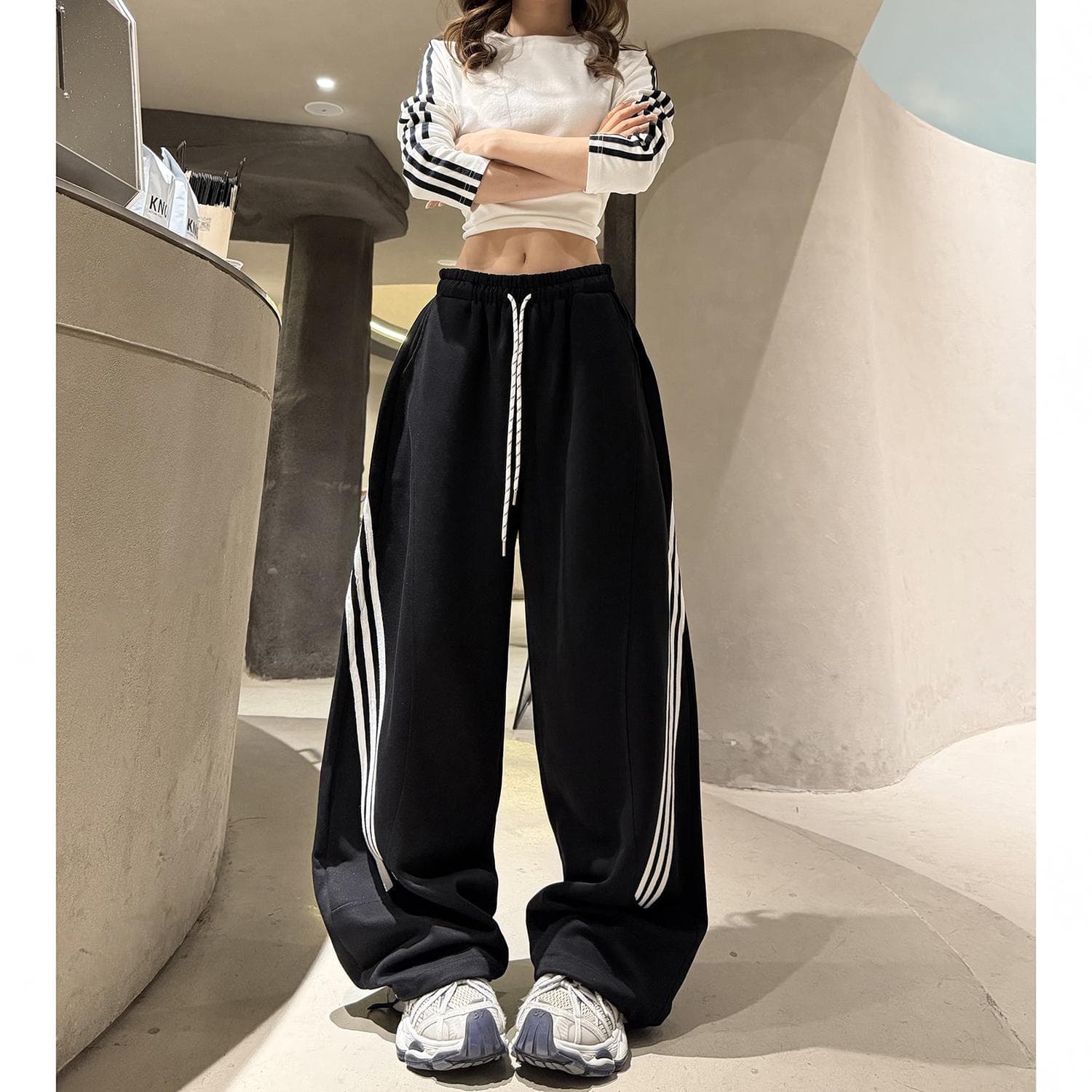 2026 가을 새로운 도파민 색상 시스템 측면 스트라이프 스트레이트 넓은 다리 모통이 칼 바지 루즈핏 슬림해 보이는 캐주얼 바지 여성 상세 이미지 6