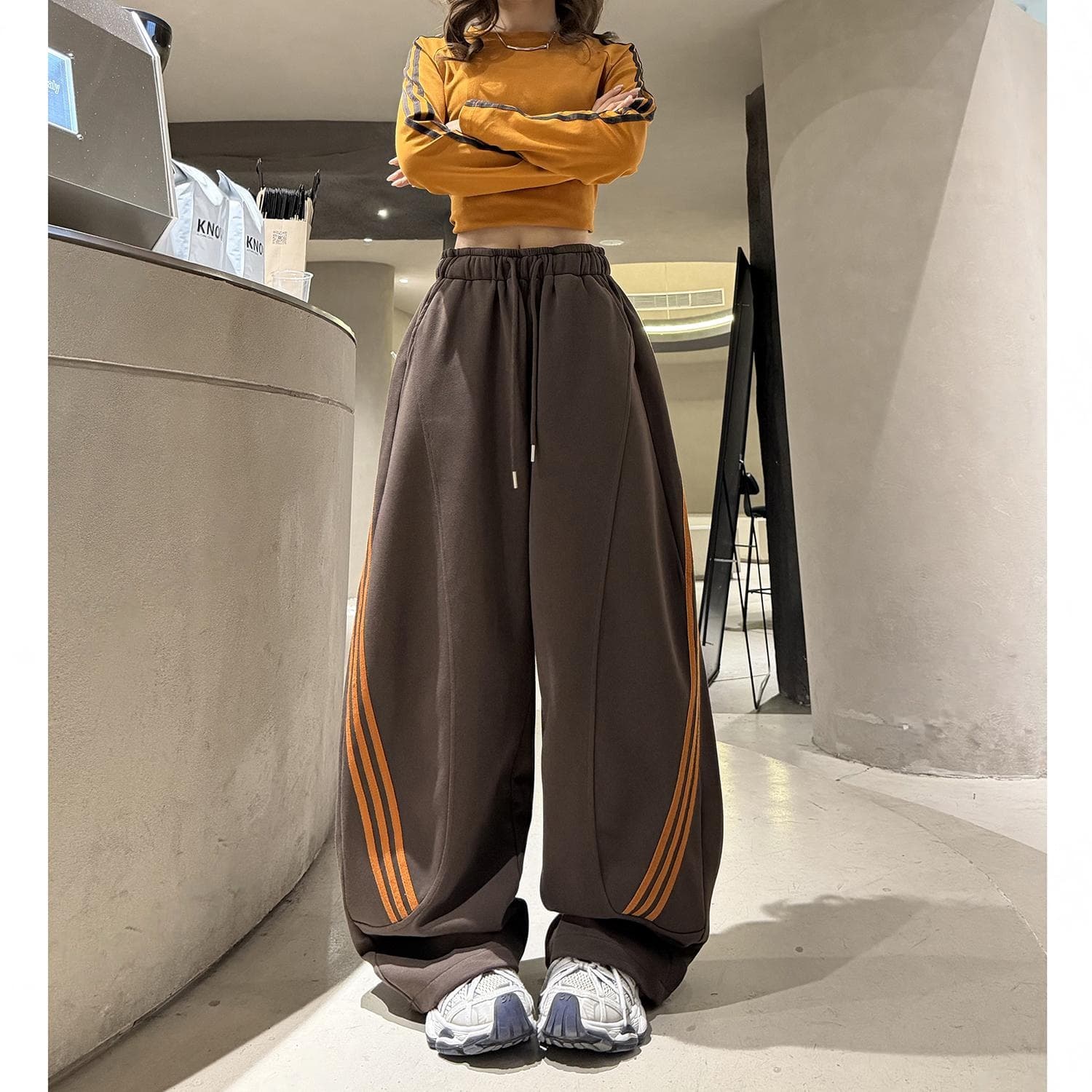 2026 가을 새로운 도파민 색상 시스템 측면 스트라이프 스트레이트 넓은 다리 모통이 칼 바지 루즈핏 슬림해 보이는 캐주얼 바지 여성 상세 이미지 14