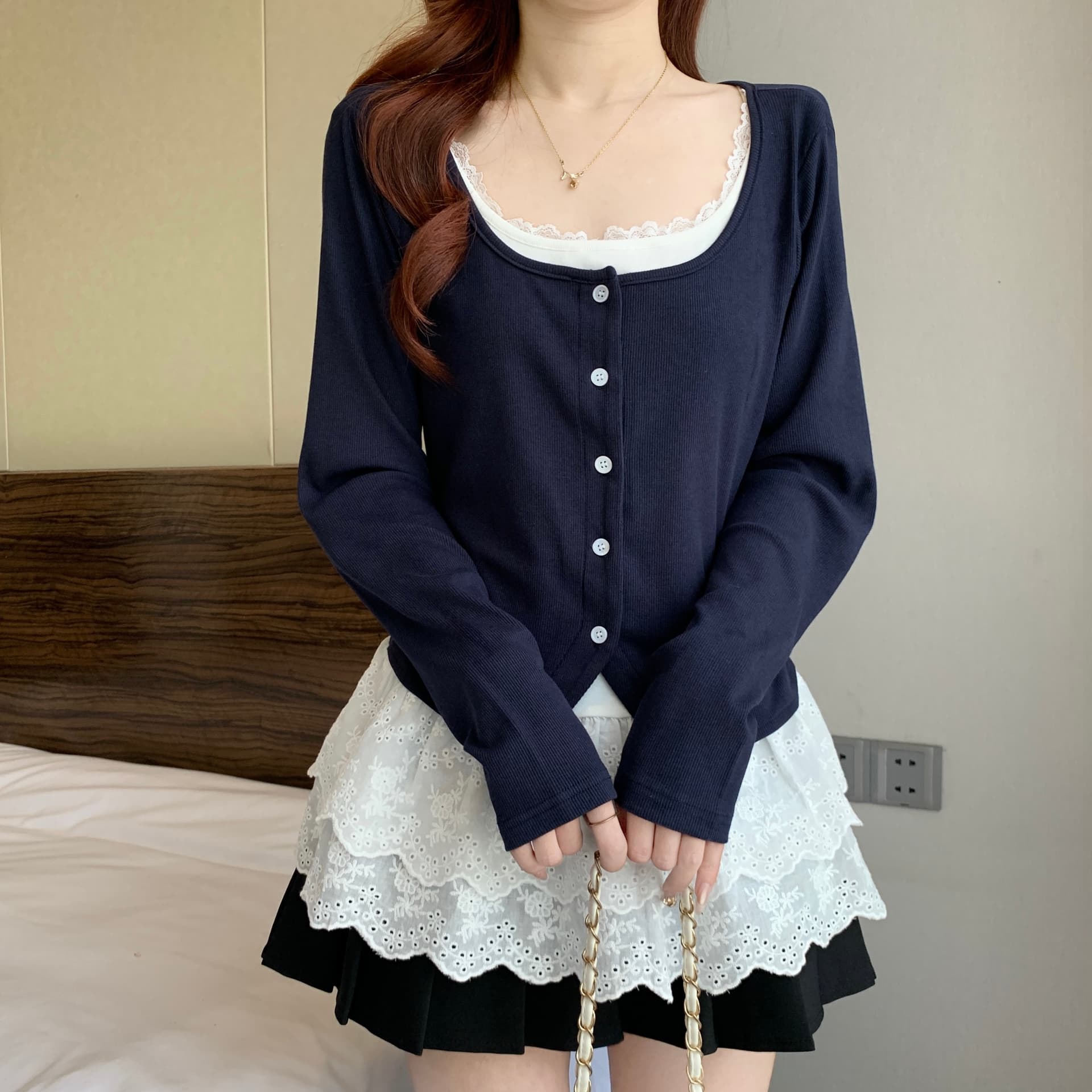 빅 사이즈 레이스 레이스 u 칼라 페이크 레이어드 긴팔 티셔츠 여성 봄 지방 mm 디자인 센스 작은 대중 슬림해 보이는 배색 맨위 상세 이미지 9