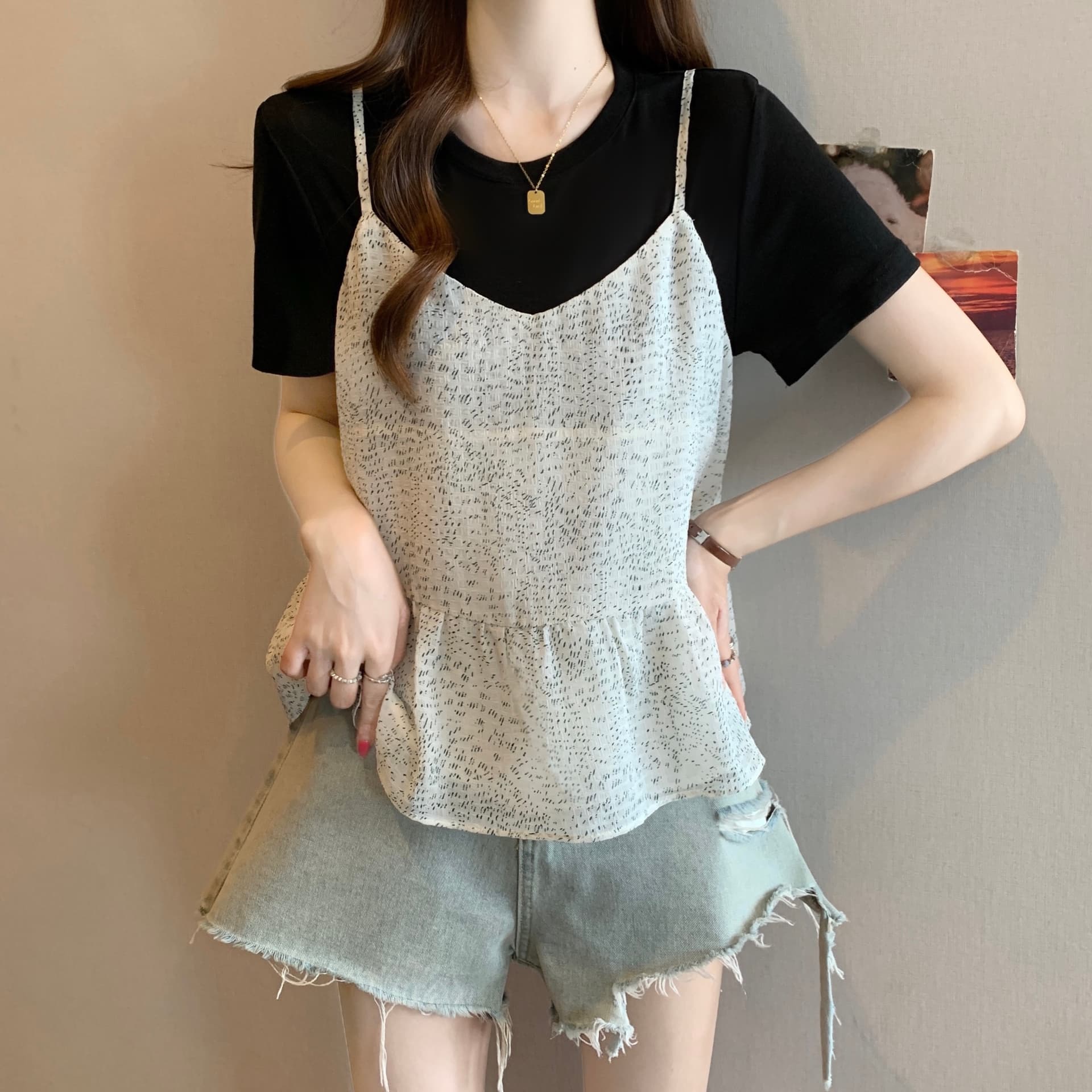 지방 mm 느긋한 회색 라운드 넥 반팔 티셔츠 여성 부드러운 화이트 프릴 슬립 한 부서 세트 상세 이미지 4