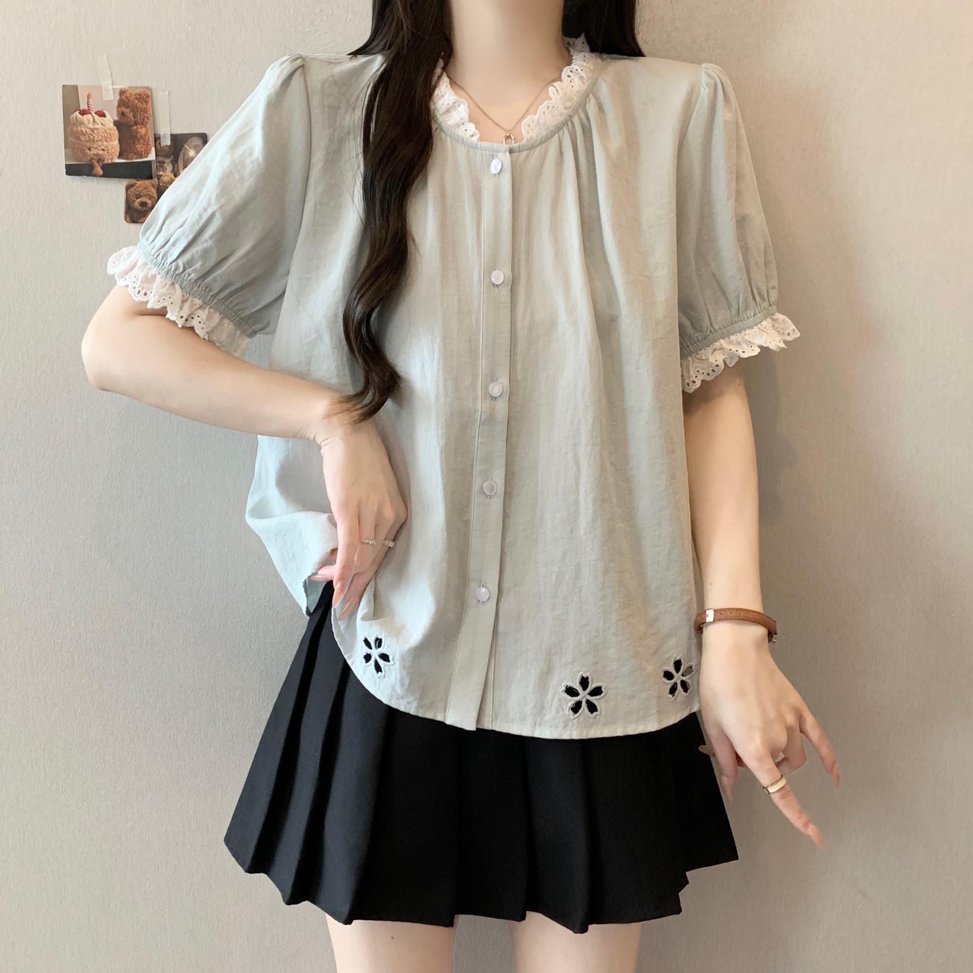지방 mm 우유 파란색 홀로우 아웃 꽃 레이스 측면 반팔 여성 셔츠 여름 레트로 루즈핏 디자인 센스 맨위 이미지 2