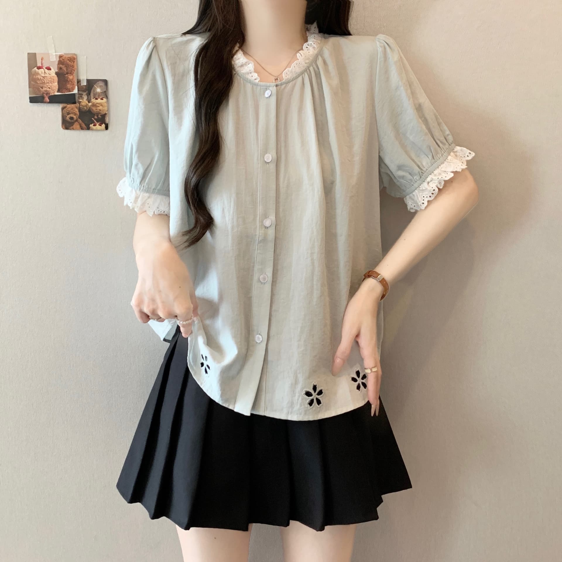 지방 mm 우유 파란색 홀로우 아웃 꽃 레이스 측면 반팔 여성 셔츠 여름 레트로 루즈핏 디자인 센스 맨위 상세 이미지 3