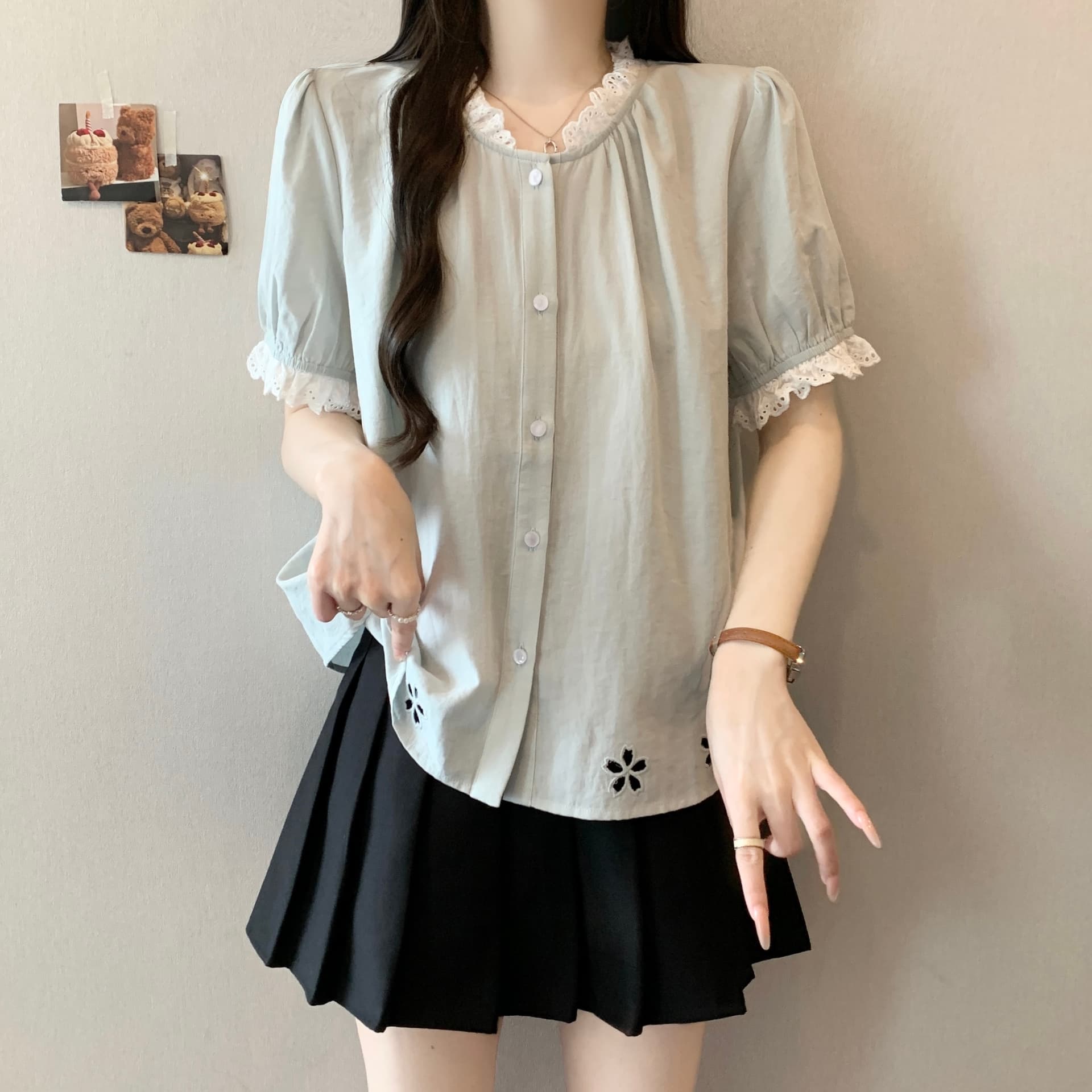 지방 mm 우유 파란색 홀로우 아웃 꽃 레이스 측면 반팔 여성 셔츠 여름 레트로 루즈핏 디자인 센스 맨위 상세 이미지 4
