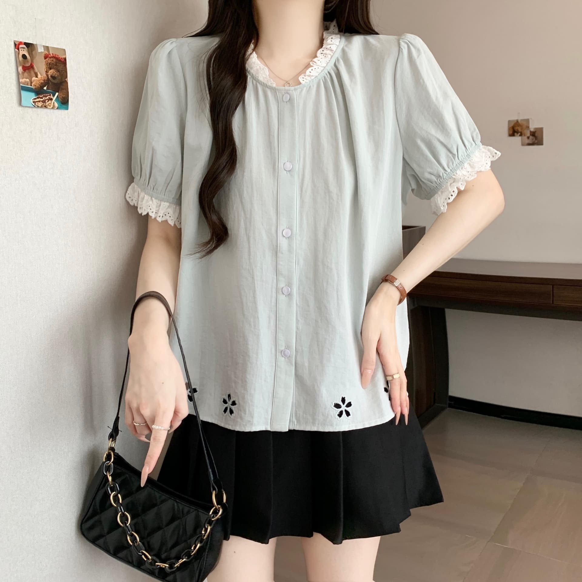 지방 mm 우유 파란색 홀로우 아웃 꽃 레이스 측면 반팔 여성 셔츠 여름 레트로 루즈핏 디자인 센스 맨위 상세 이미지 9
