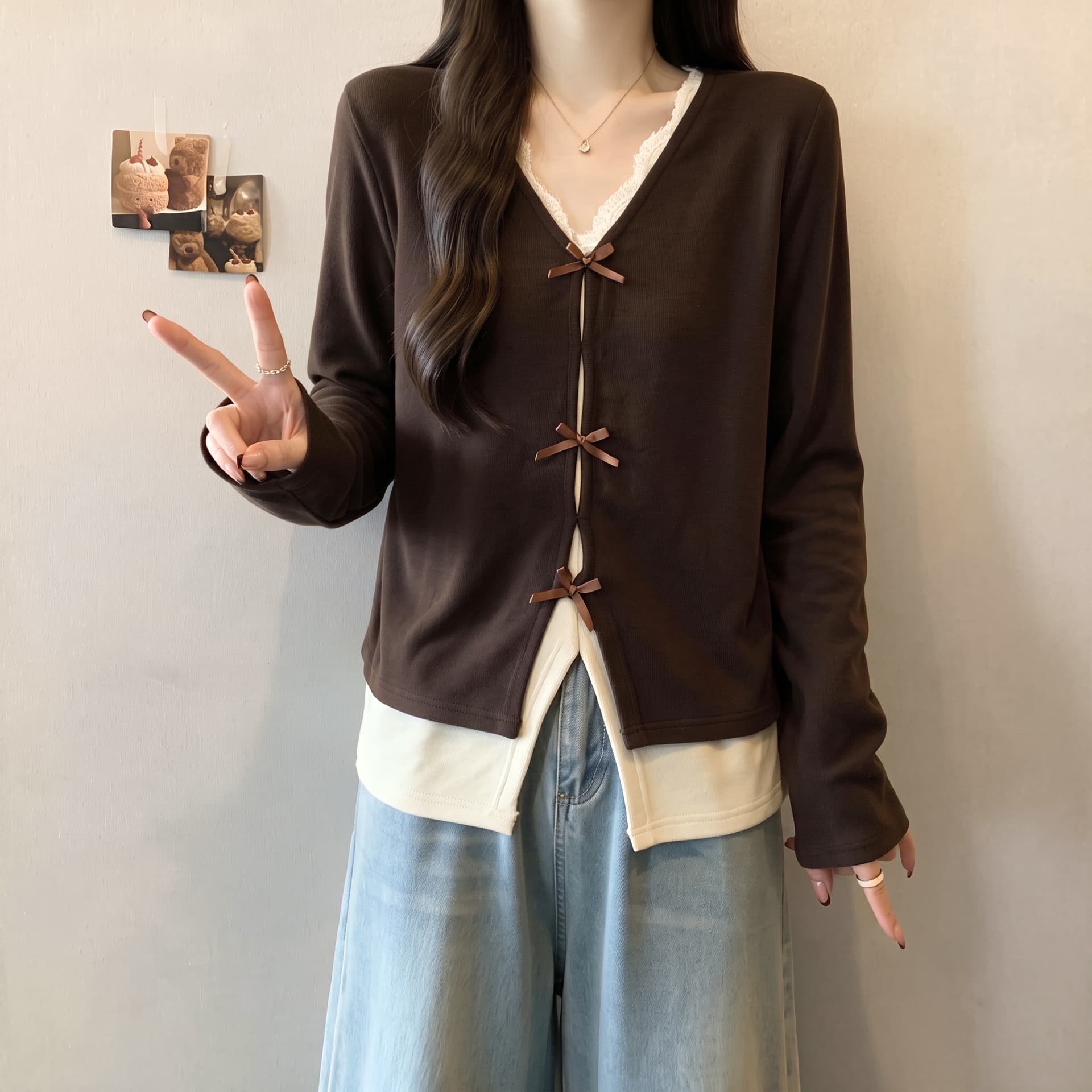지방 mm 핫걸 V넥 페이크 레이어드 긴팔 티셔츠 여성 가을 겨울 패치워크 레이스 쇼트 스타일 허리 수축 슬림해 보이는 만나는 맨위 이미지 3
