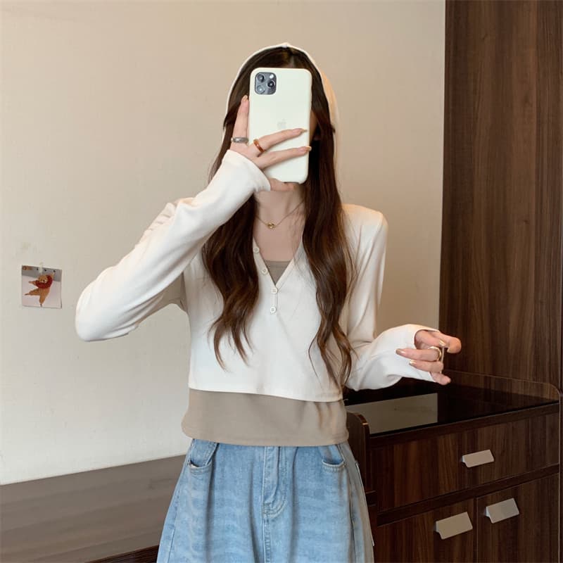 핫걸 V넥 후드 긴팔 티셔츠 여성 가을 새로운 디자인 센스 페이크 레이어드 몸매 가꾸기 슬림해 보이는 인사이드 가져 가라. 기본 셔츠 상세 이미지 2