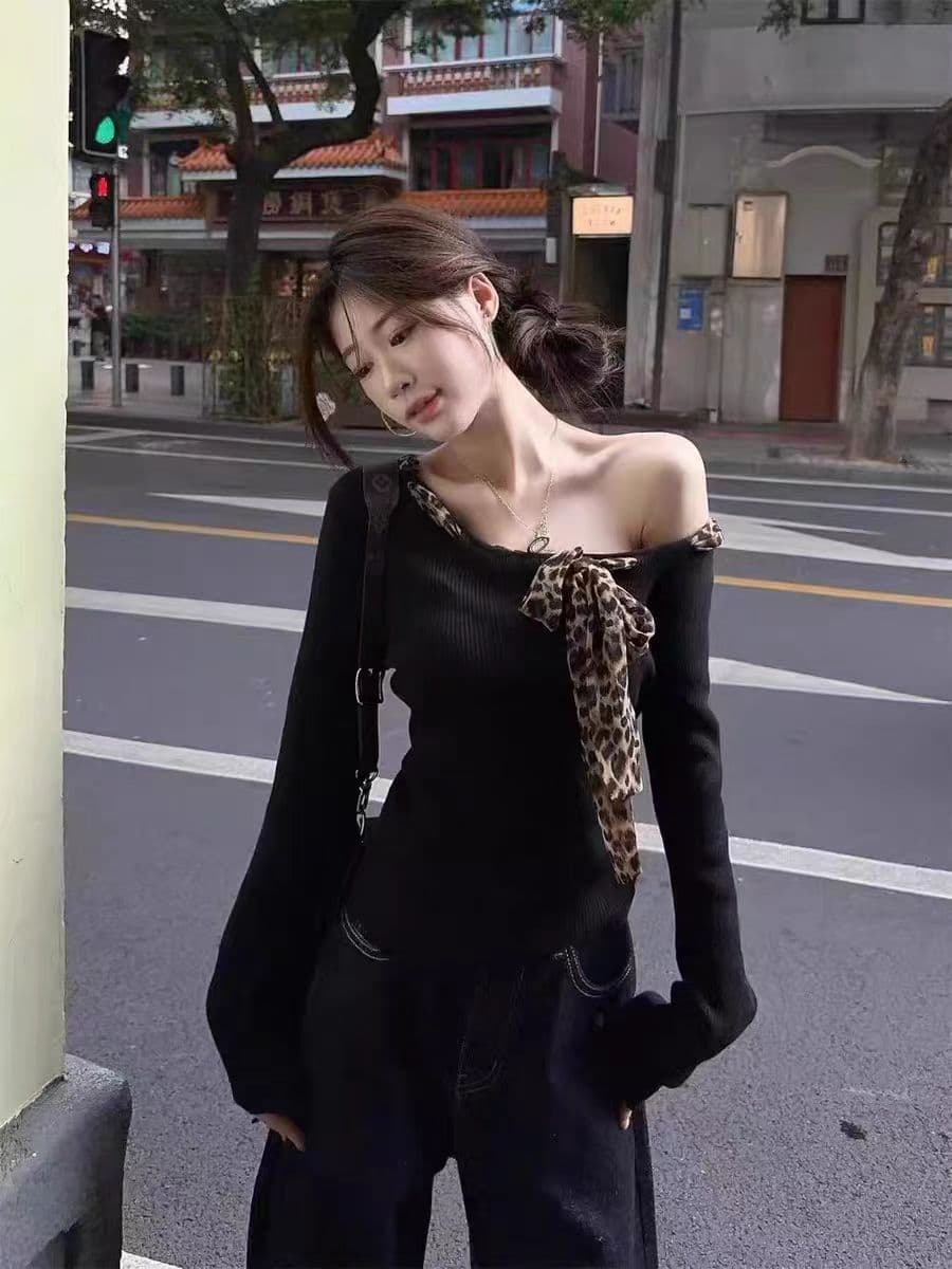 순수한 욕망 바람 핫걸 레오파드 무늬 비스듬한 어깨 긴팔 티셔츠 여성 가을 2026 새로운 몸매 가꾸기 고유 한 Chic 아름다운 맨위 상세 이미지 2