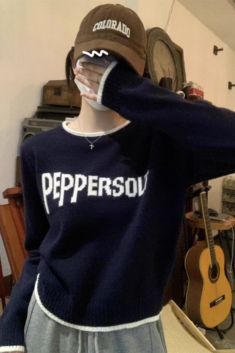 유럽 상품 아름다운 알파벳 배색 라운드 넥 스웨터 여자 가을 겨울 느긋한 바람 인사이드 가져 가라. 작은 키 패션 니트 스웨터 맨위 이미지 4