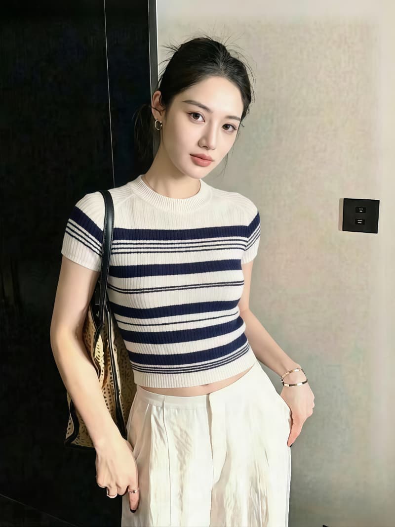 블루 화이트 스트라이프 반하이넥 디자인 센스 니트 블라우스 여성 여름 반팔 티셔츠 프랑스식 품격 오래된 돈 바람 맨위 상세 이미지 1