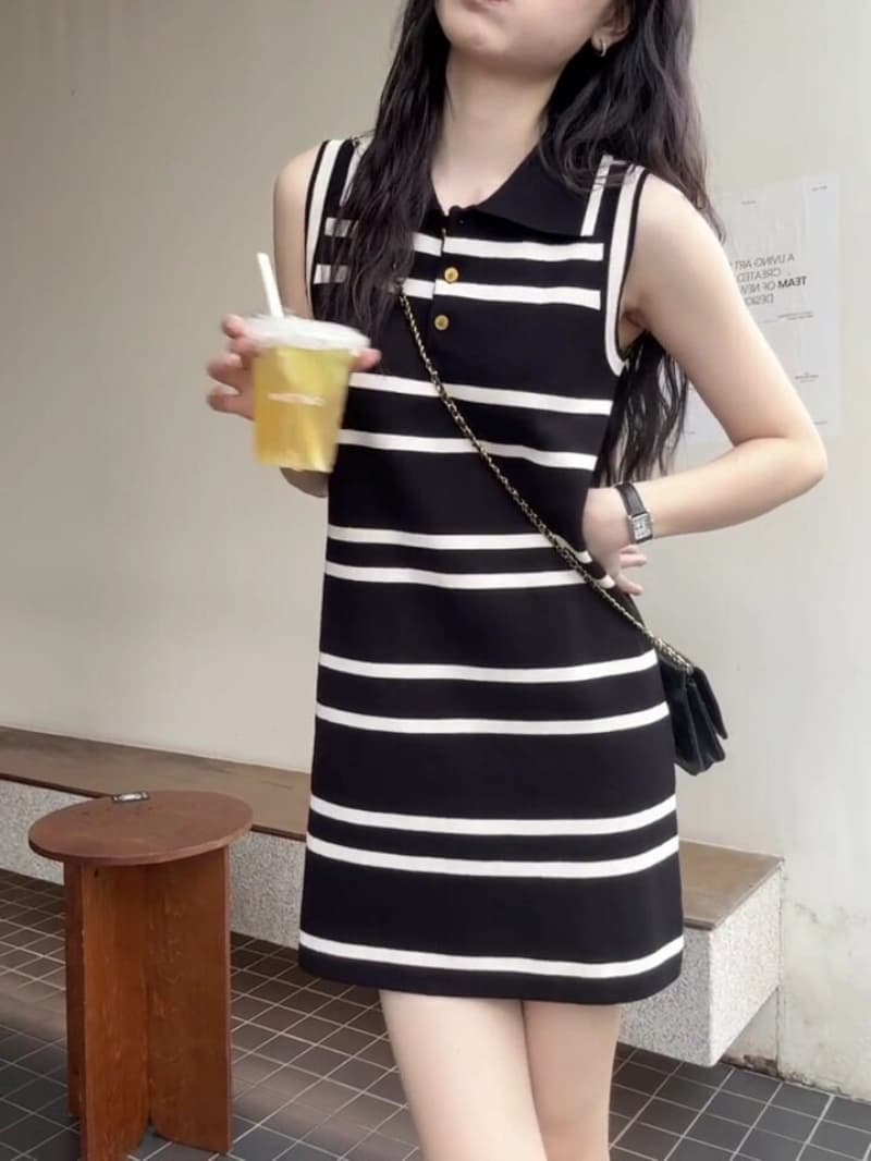 작은 대중 디자인 캐주얼 검정색 POLO 칼라 민소매 스트라이프 여성 드레스 빛 럭셔리 고급 센스 2026 새로운 여름 상세 이미지 6