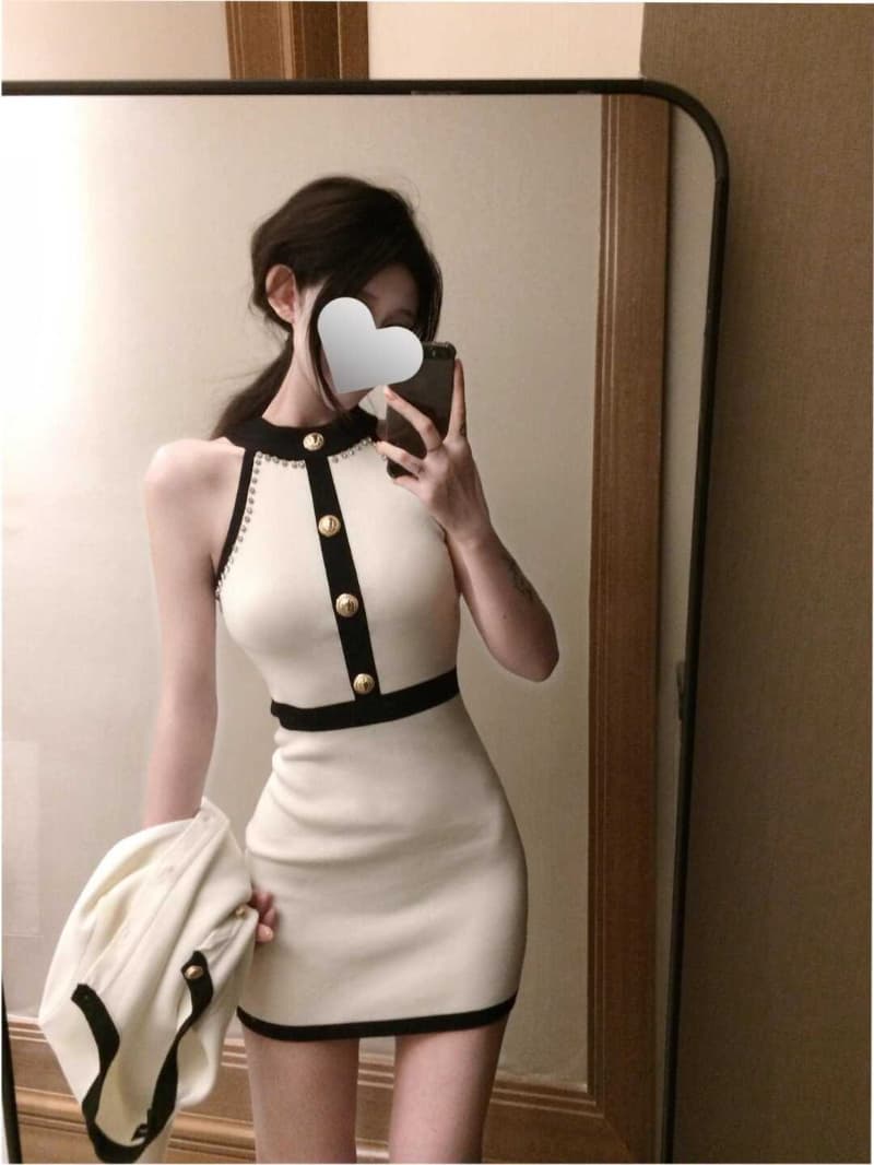 얼음 차가운 실크 워시 물 오프숄더 드레스 여름 순수한 욕망 명문 여성 품격 허리 수축 몸매 가꾸기 고급 센스 타이트 스커트 미니 스커트