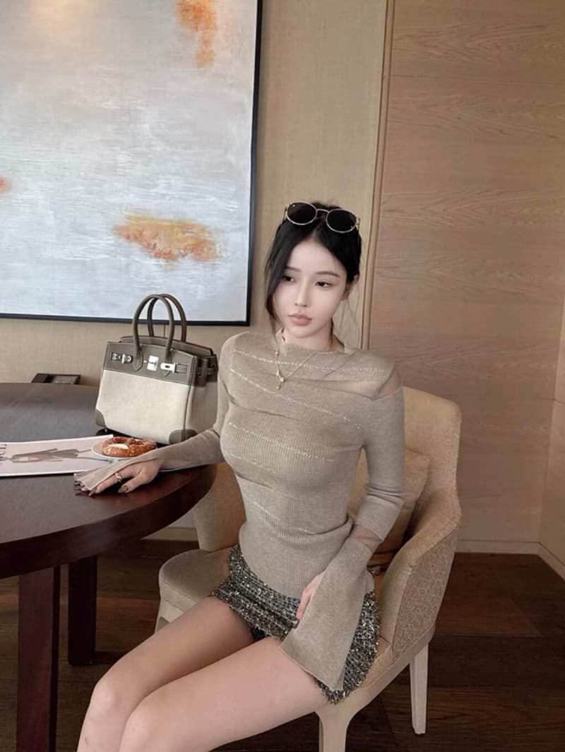 디자인 센스 망사 패치워크 홀로우 아웃 니트 스웨터 여성 2026 봄 새로운 Chic 고유 한 고급 센스 빛 럭셔리 맨위 상세 이미지 9